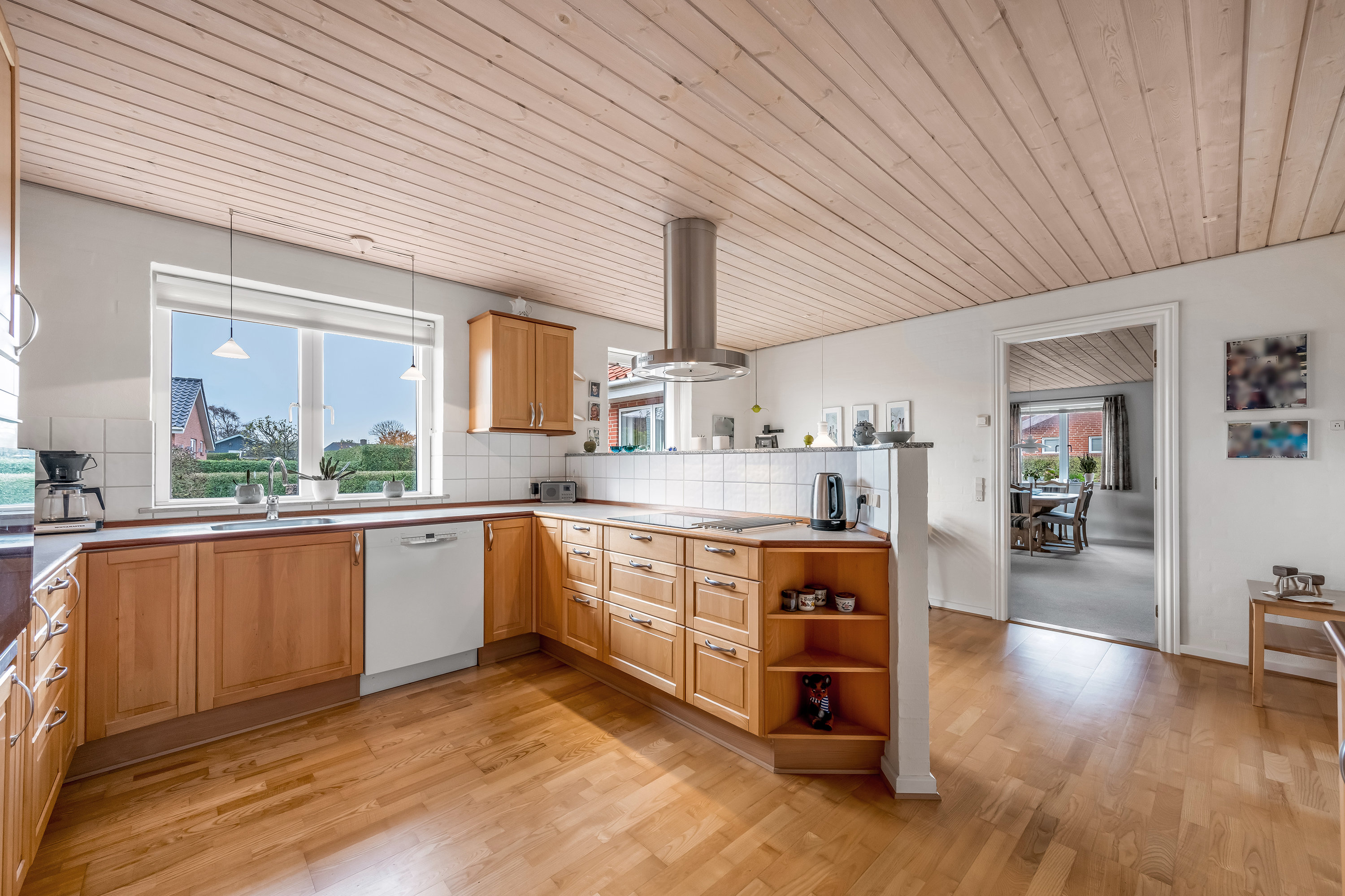 Fremhævet køkken billede i fuldskærmstilstand. Billede af Smørblomsten 11, Rindum, 6950 Ringkøbing