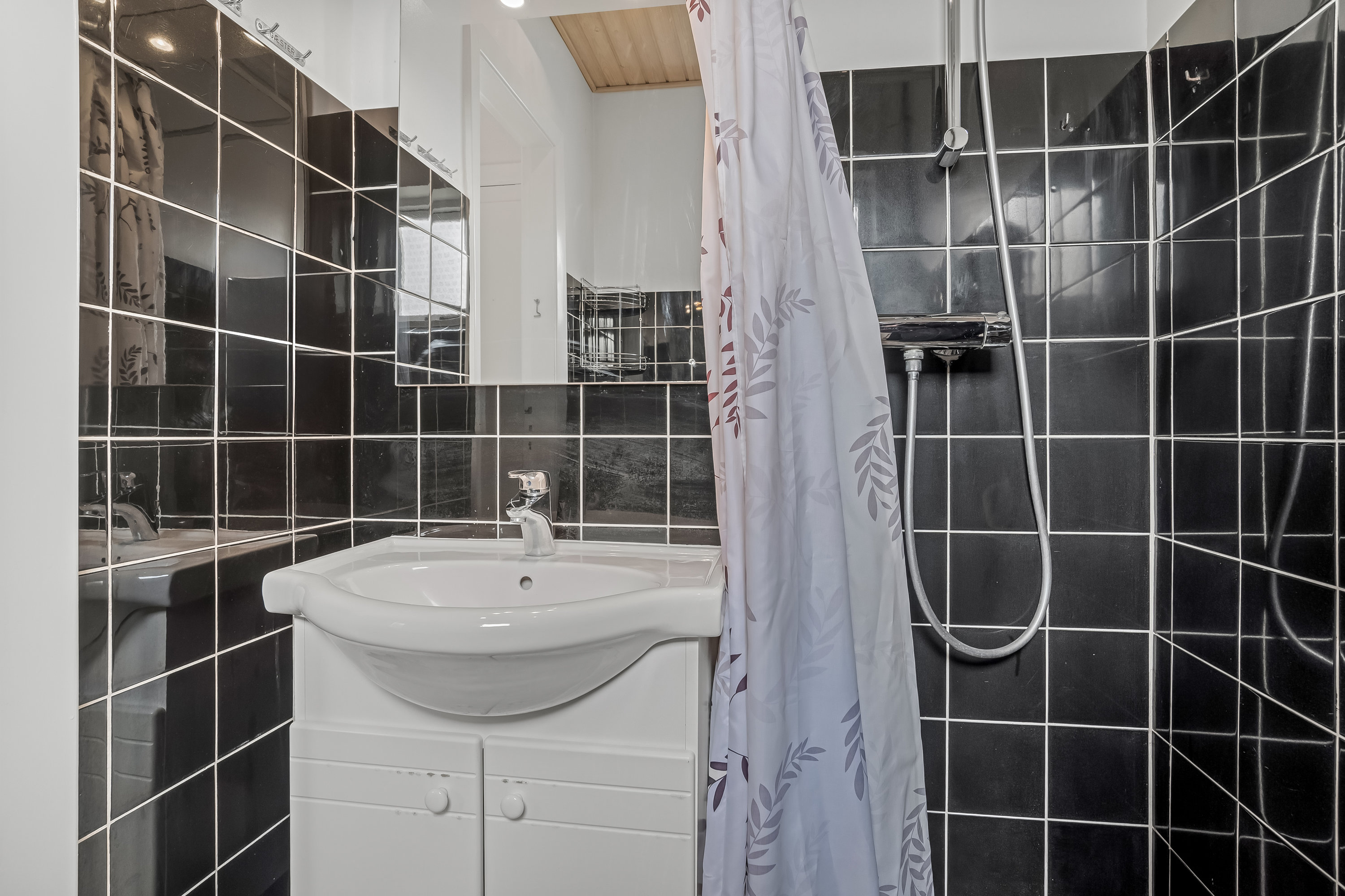 Fremhævet badeværelse billede i fuldskærmstilstand. Billede af Blåbærvej 3, 7500 Holstebro