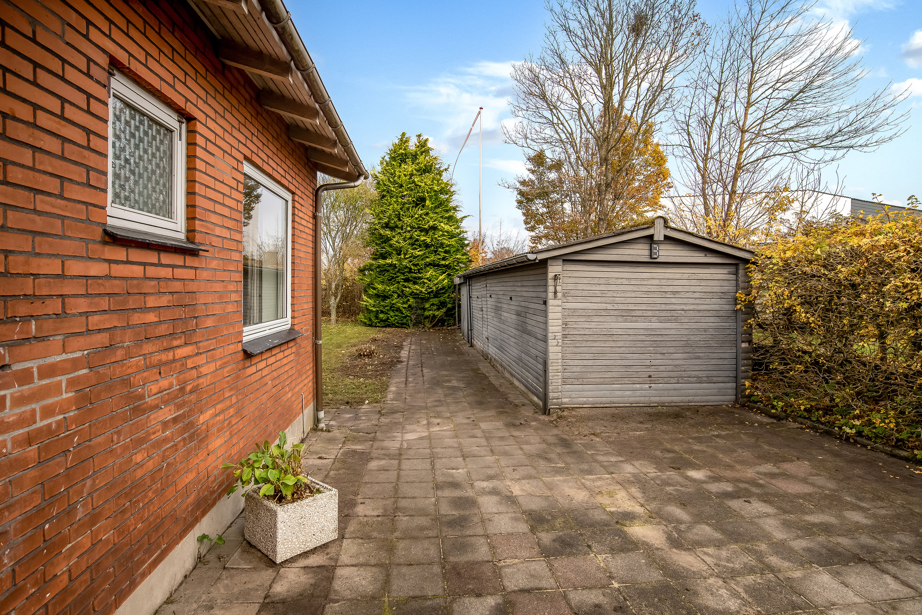 Fremhævet garage billede i fuldskærmstilstand. Billede af Blåbærvej 3, 7500 Holstebro