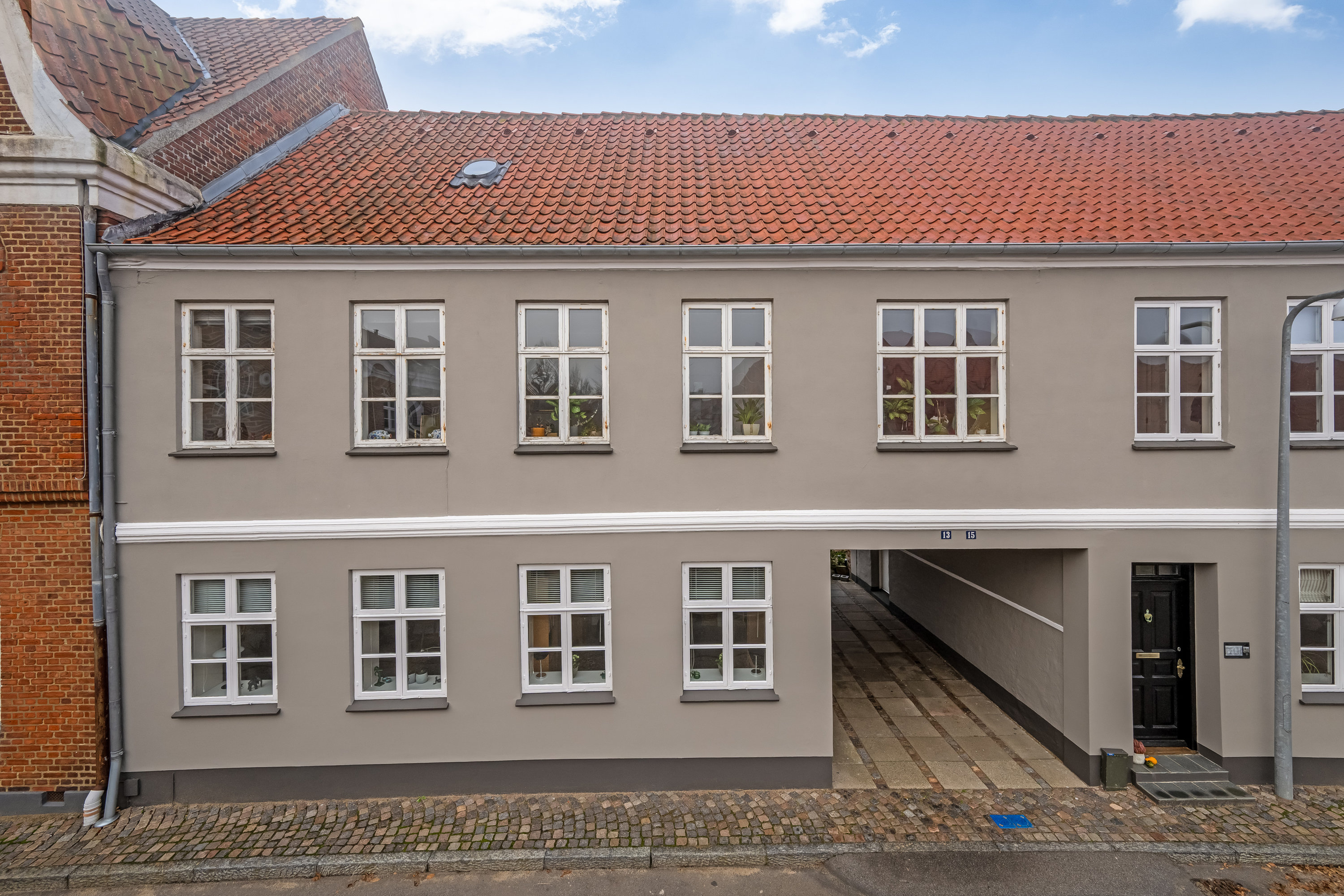 Fremhævet facade billede i fuldskærmstilstand. Billede af Vestergade 15, 1. th., 6950 Ringkøbing