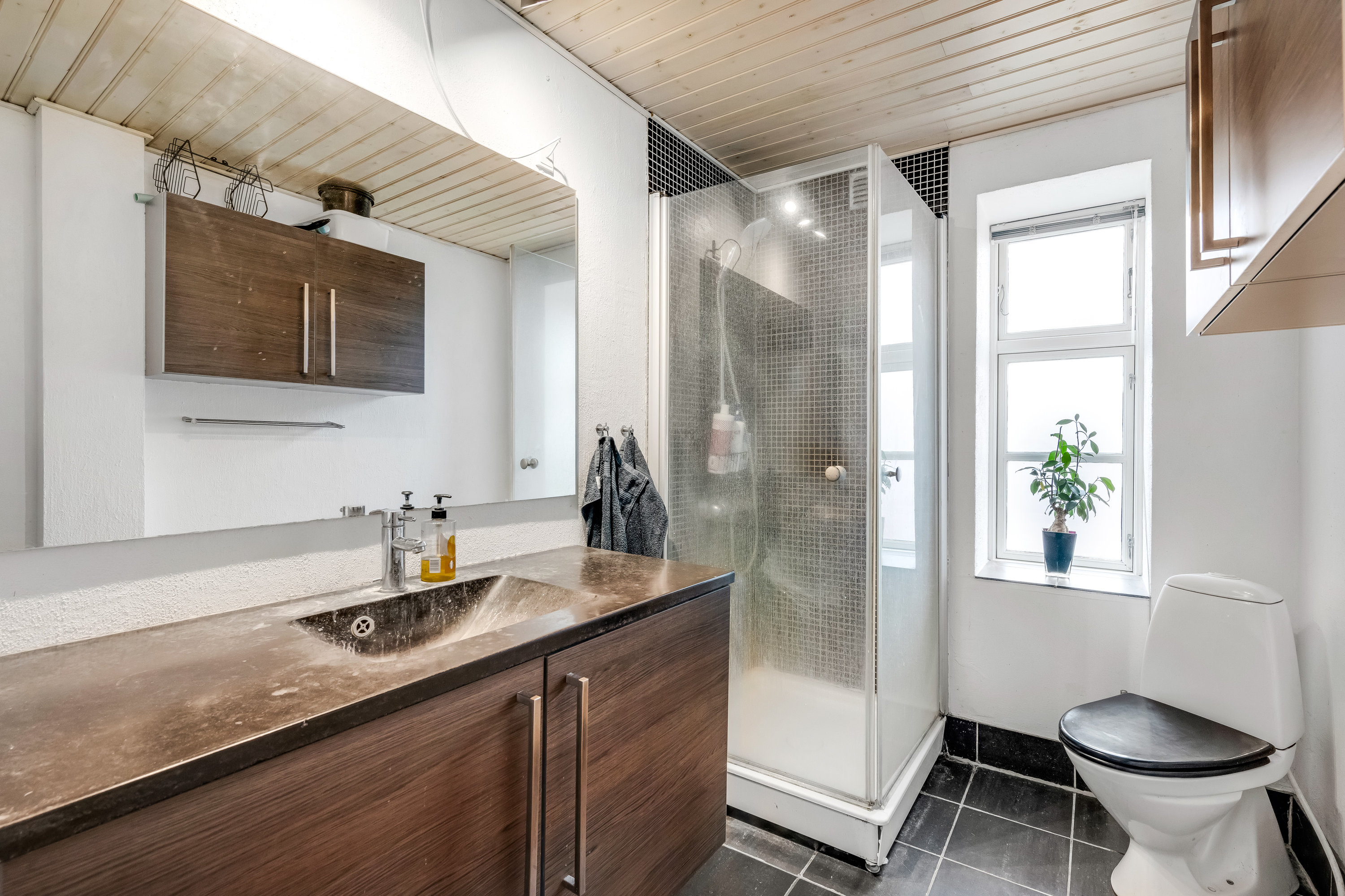 Fremhævet badeværelse billede i fuldskærmstilstand. Billede af Vestergade 15, 1. th., 6950 Ringkøbing