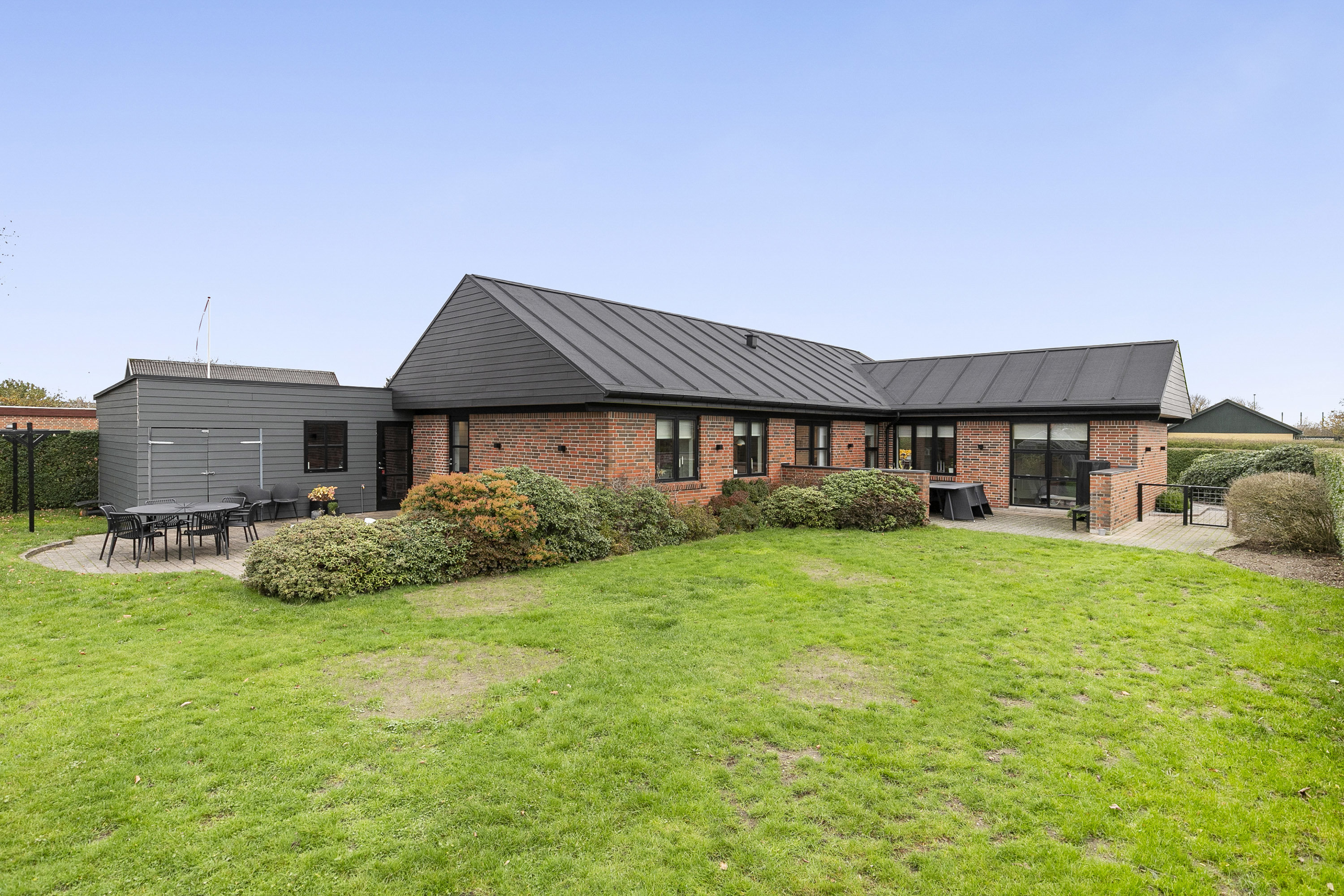 Miniaturebillede 1: facade. Billede af Fini Henriques Kvarter 17, 9700 Brønderslev