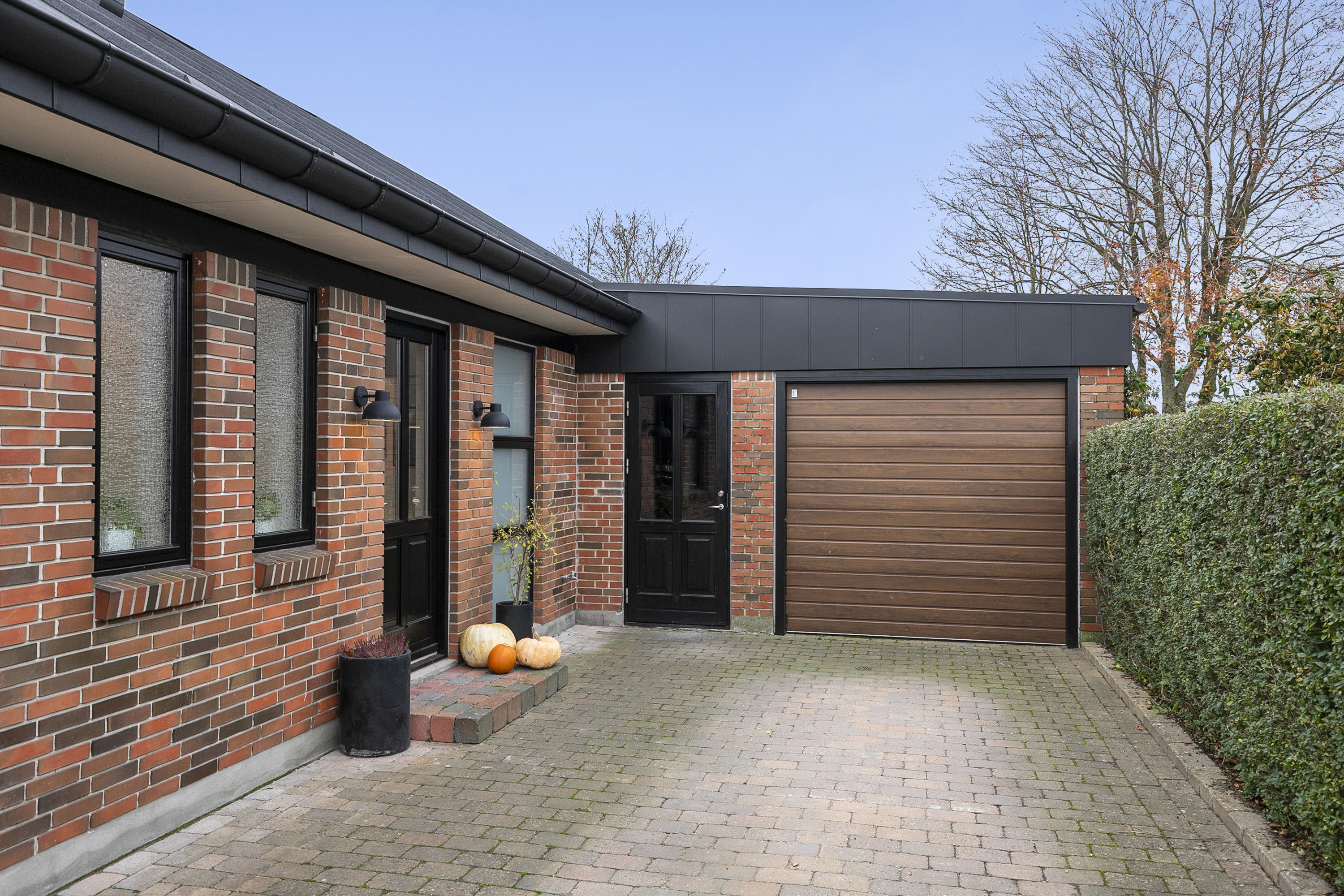 Fremhævet facade billede i fuldskærmstilstand. Billede af Fini Henriques Kvarter 17, 9700 Brønderslev