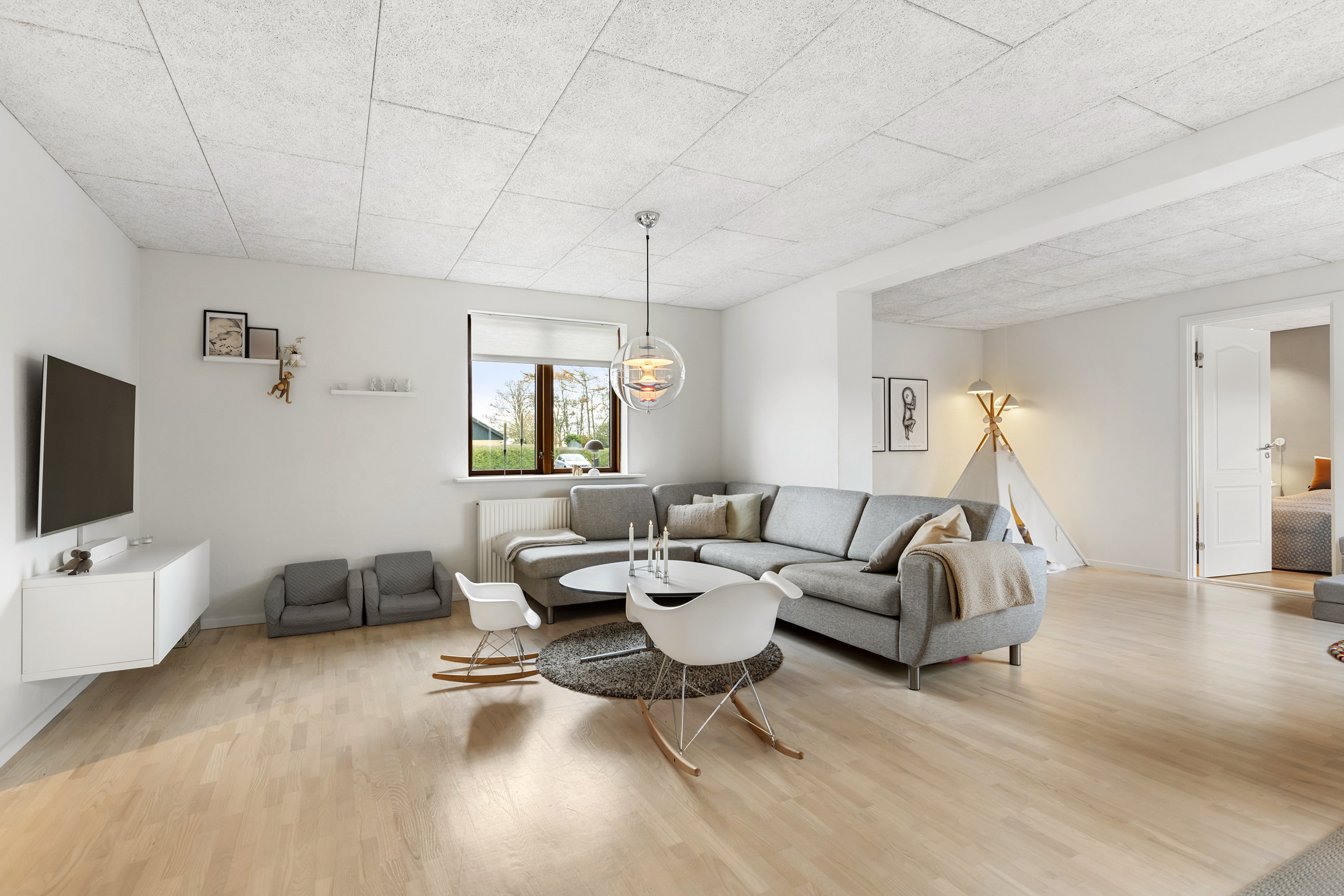 Fremhævet stue billede i fuldskærmstilstand. Billede af Fini Henriques Kvarter 17, 9700 Brønderslev