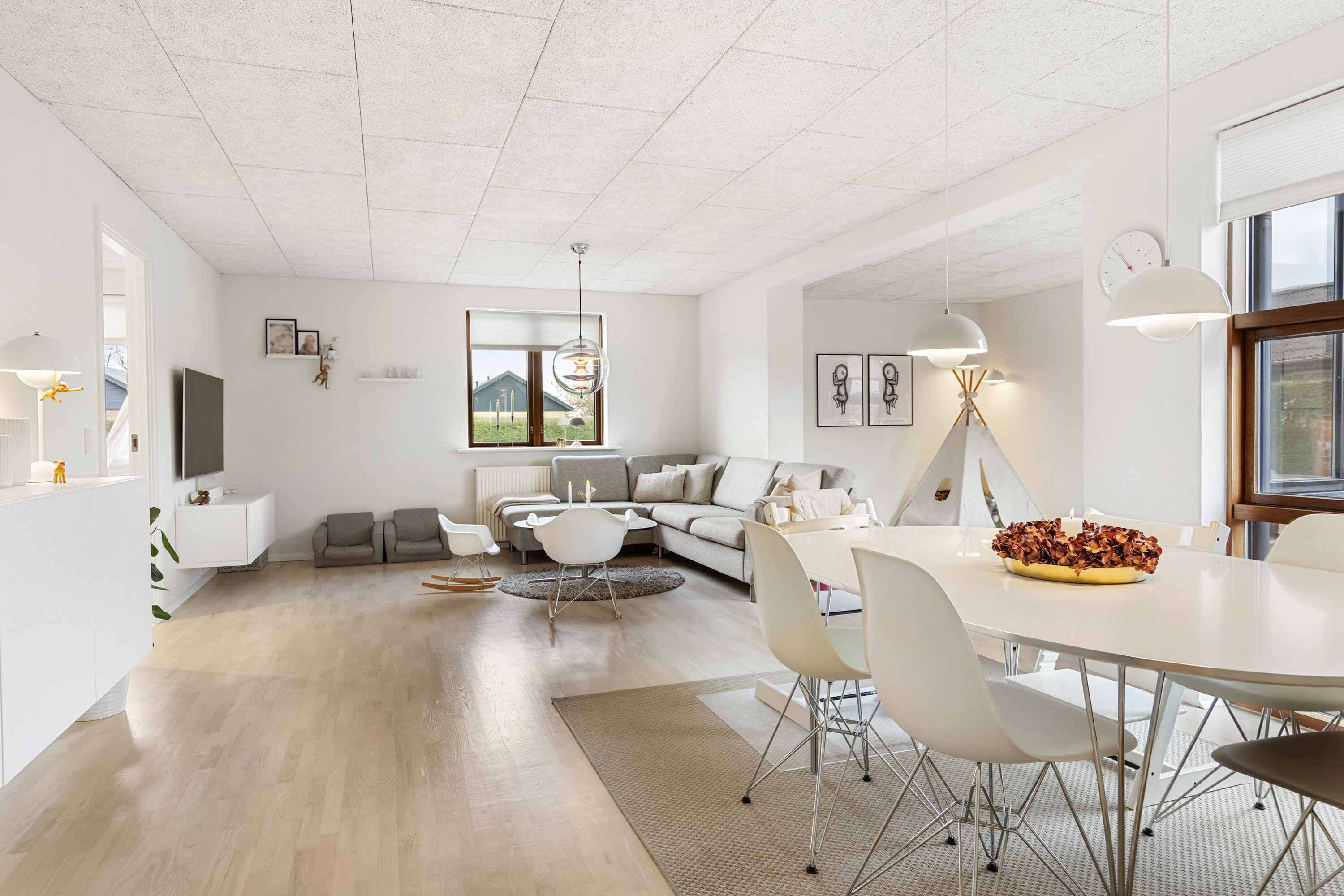 Fremhævet stue billede i fuldskærmstilstand. Billede af Fini Henriques Kvarter 17, 9700 Brønderslev