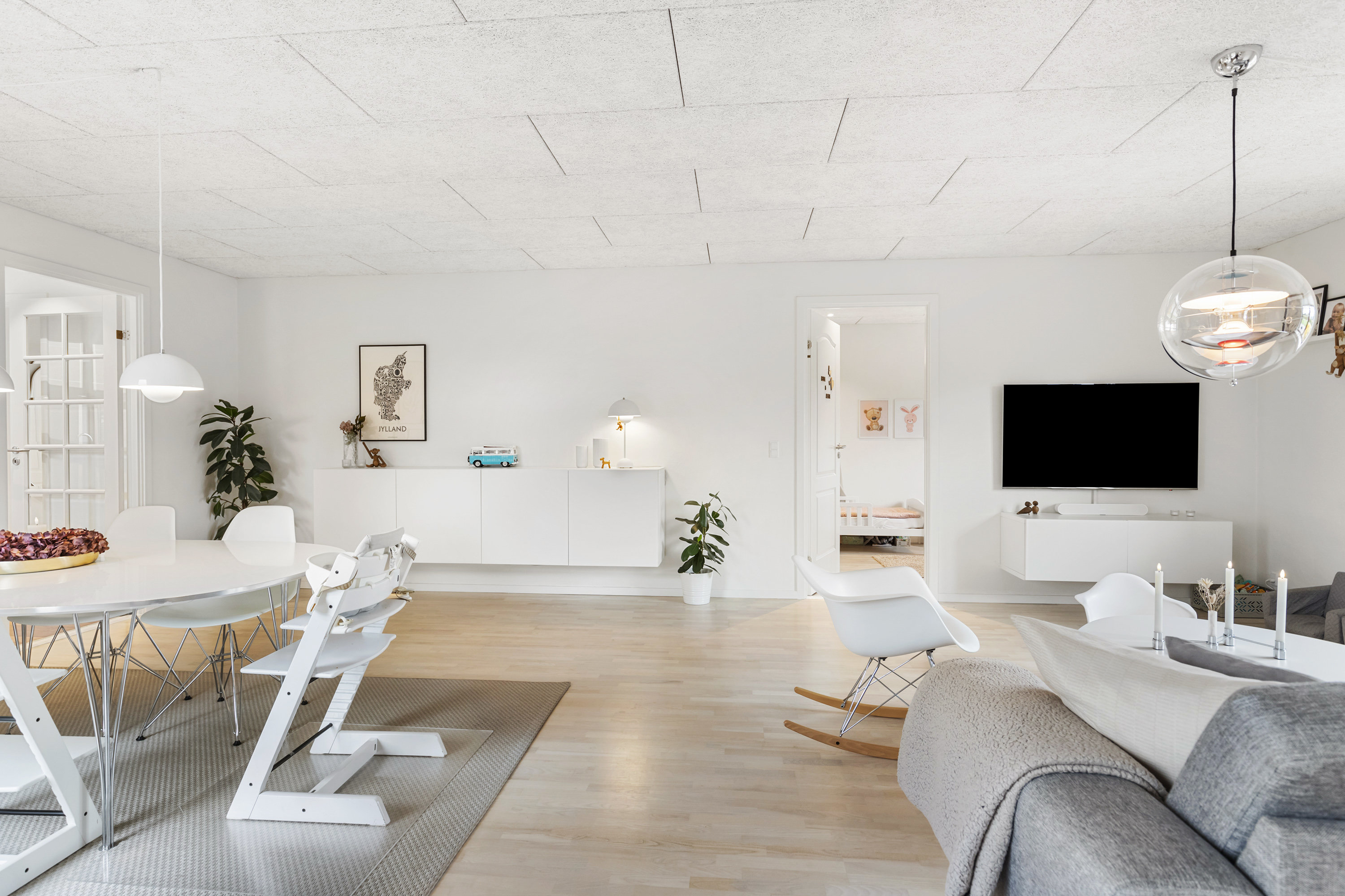 Fremhævet stue billede i fuldskærmstilstand. Billede af Fini Henriques Kvarter 17, 9700 Brønderslev