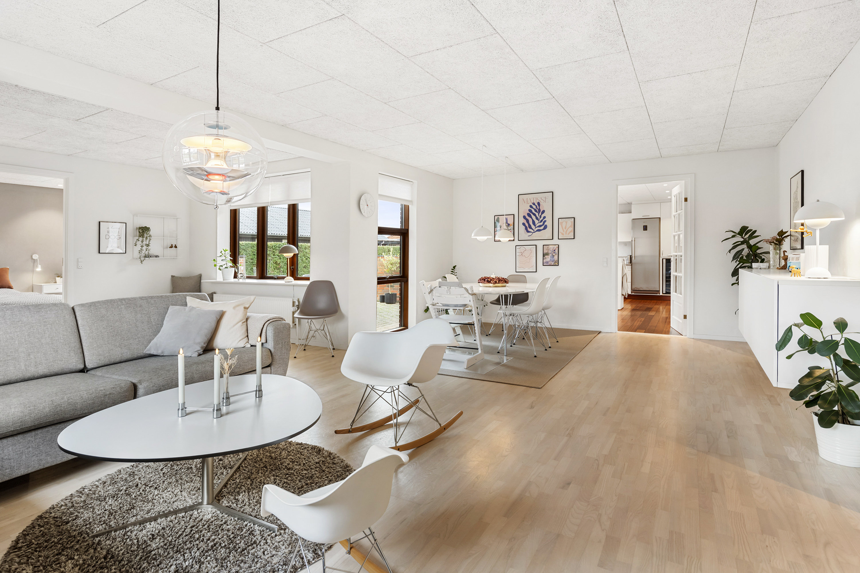 Fremhævet stue billede i fuldskærmstilstand. Billede af Fini Henriques Kvarter 17, 9700 Brønderslev