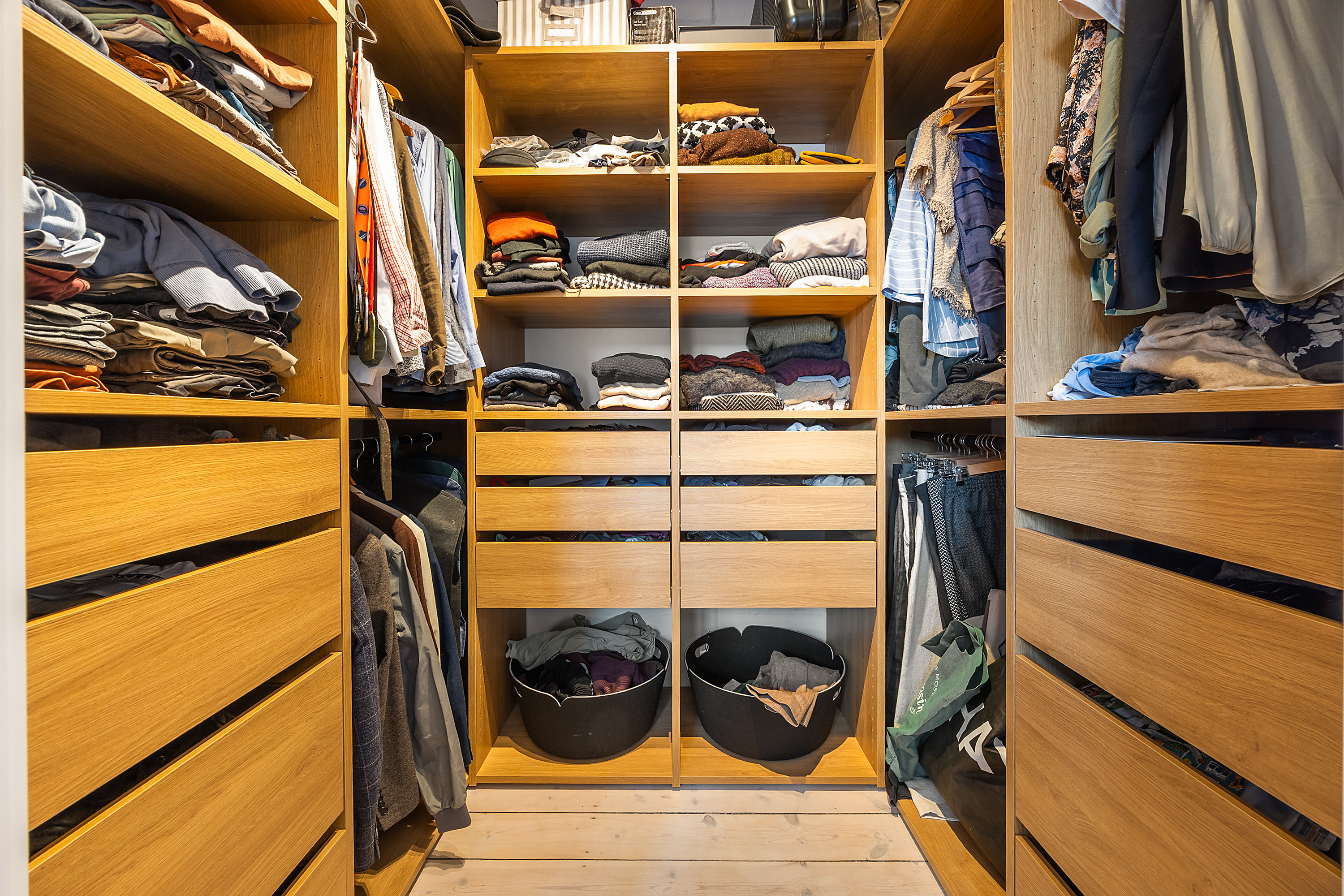 Fremhævet walkin closet billede i fuldskærmstilstand. Billede af Nørre Søgade 19, 3. th., 1370 København K