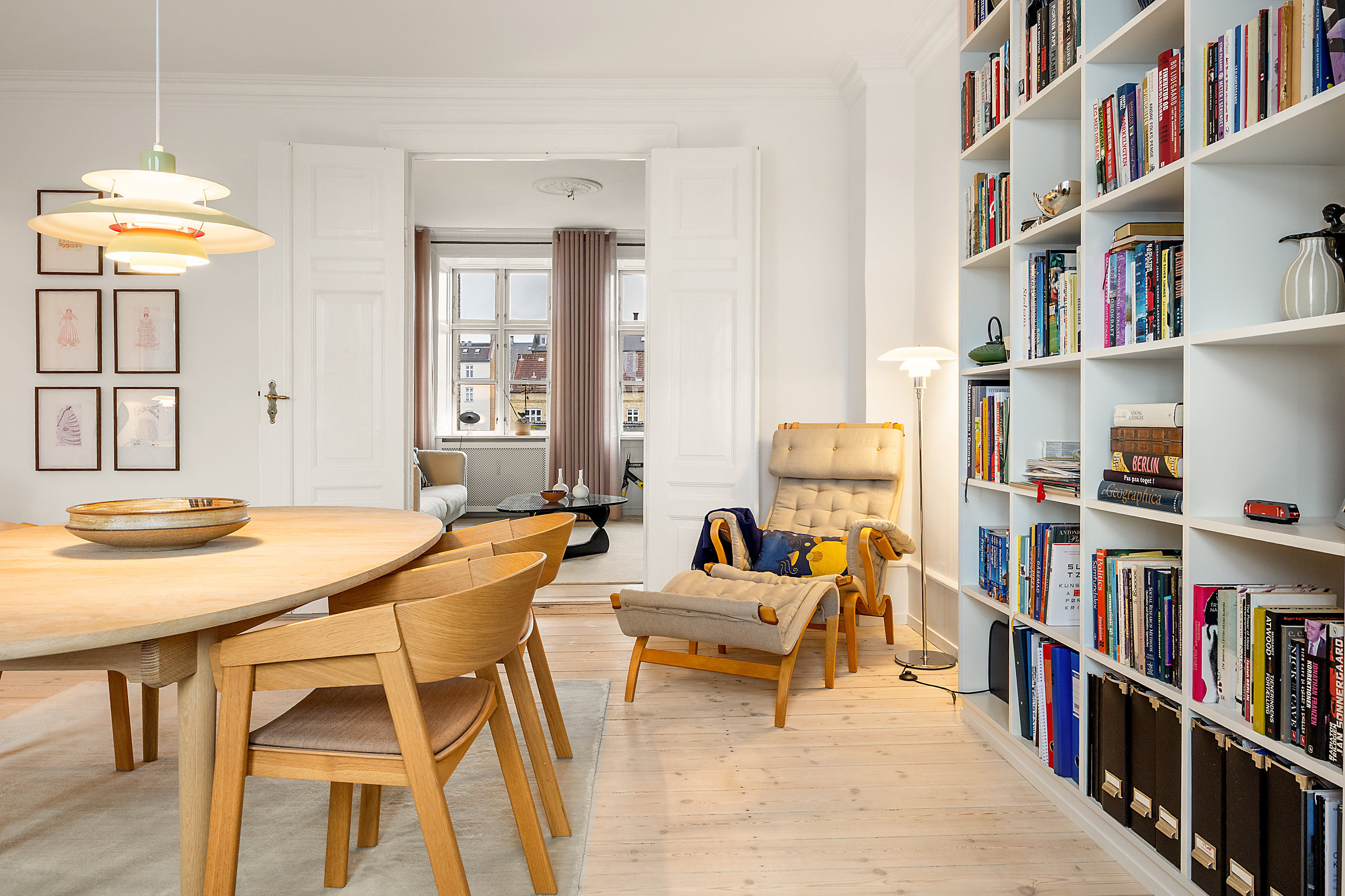 Fremhævet stue ensuite billede i fuldskærmstilstand. Billede af Nørre Søgade 19, 3. th., 1370 København K