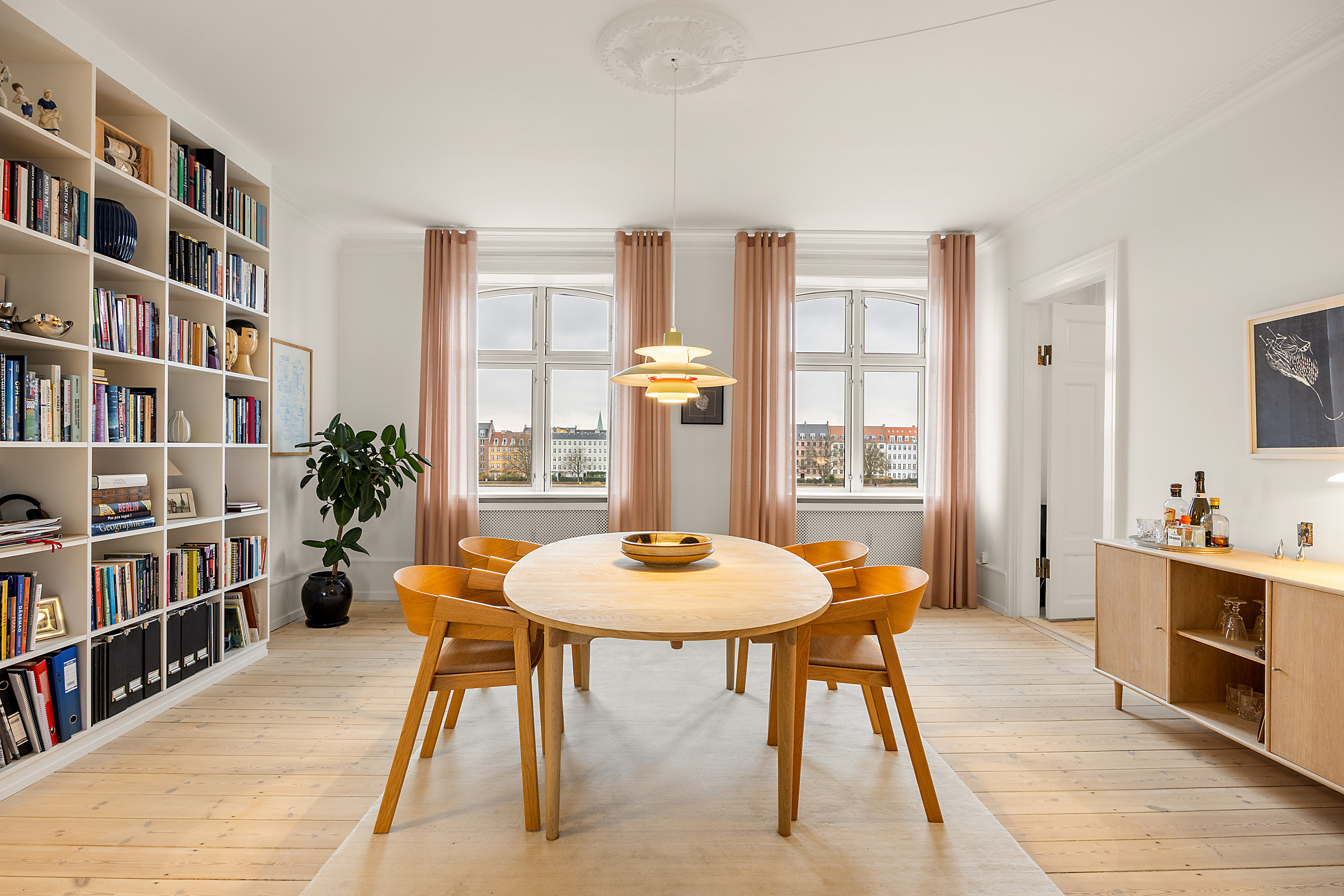 Miniaturebillede 1: spisestue. Billede af Nørre Søgade 19, 3. th., 1370 København K