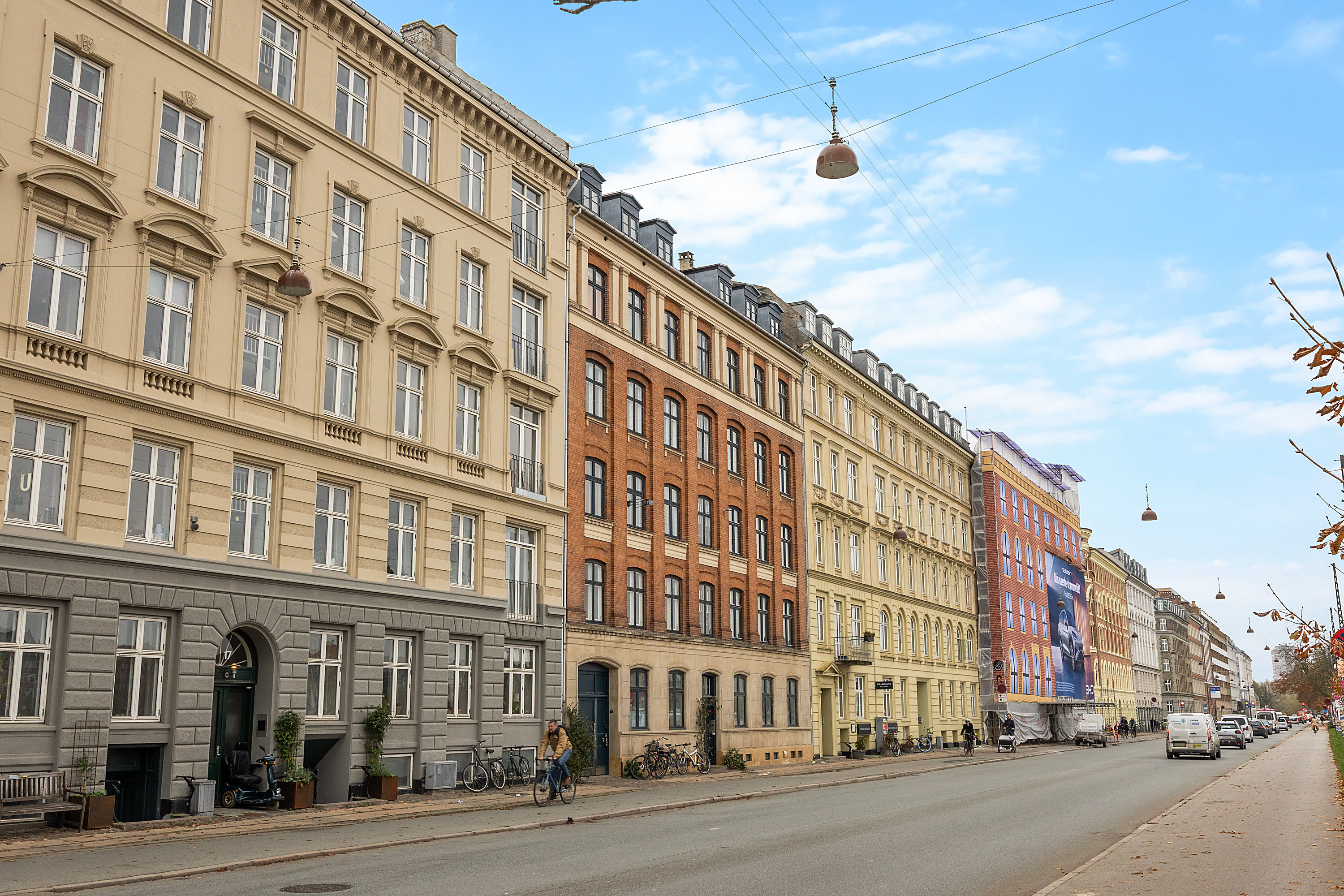 Fremhævet facade billede i fuldskærmstilstand. Billede af Nørre Søgade 19, 3. th., 1370 København K