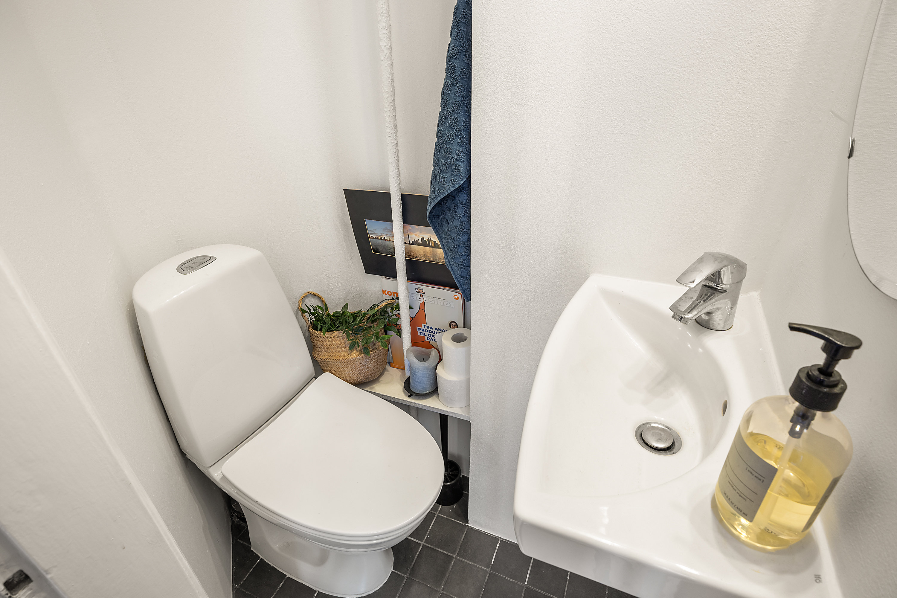 Fremhævet toilet billede i fuldskærmstilstand. Billede af Nørre Søgade 19, 3. th., 1370 København K