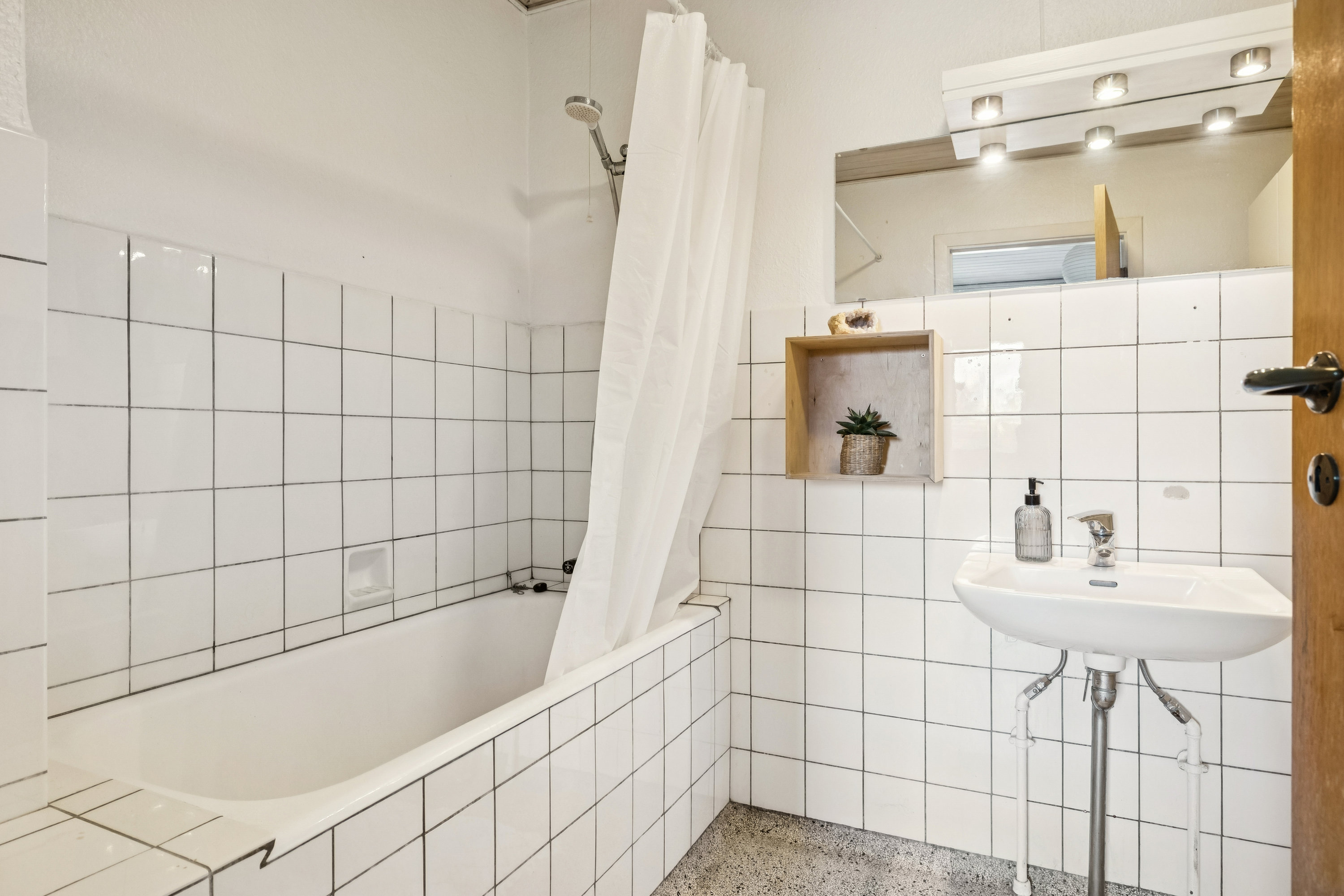 Fremhævet badeværelse billede i fuldskærmstilstand. Billede af Legårdsvej 13, Vrold, 8660 Skanderborg