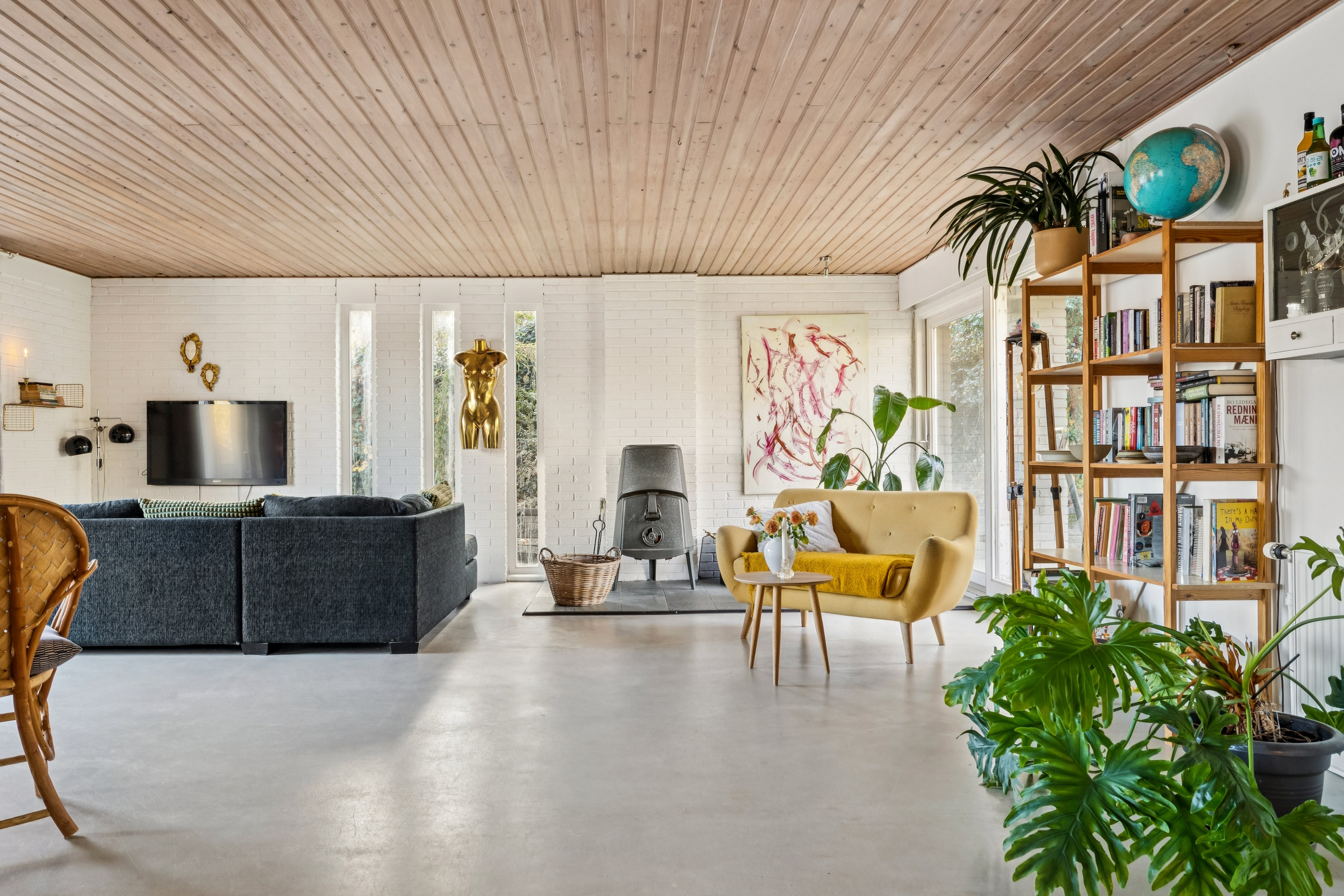 Fremhævet stue billede i fuldskærmstilstand. Billede af Legårdsvej 13, Vrold, 8660 Skanderborg