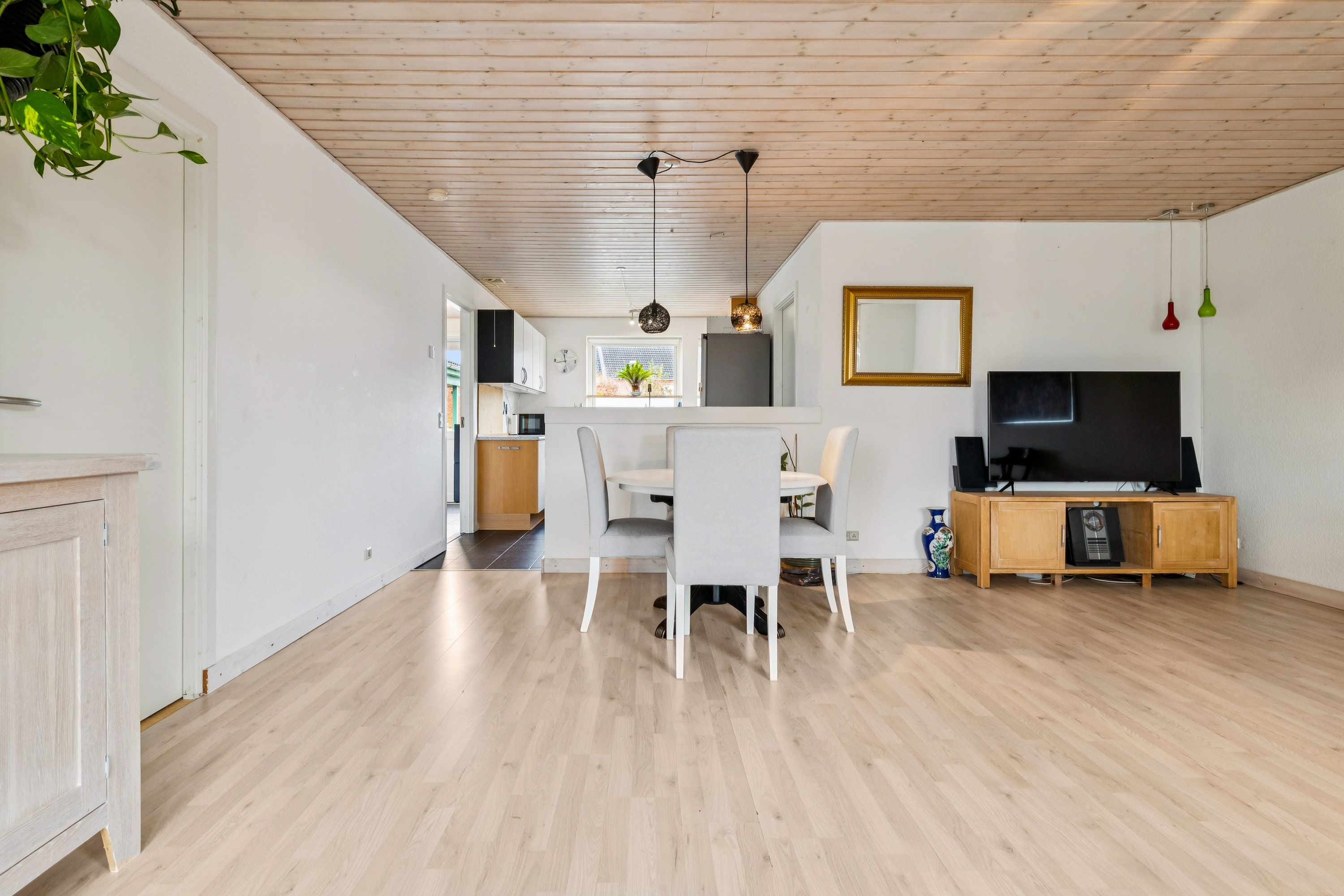 Fremhævet opholdsstue billede i fuldskærmstilstand. Billede af Blegsø Banke 39, Voerladegård, 8660 Skanderborg