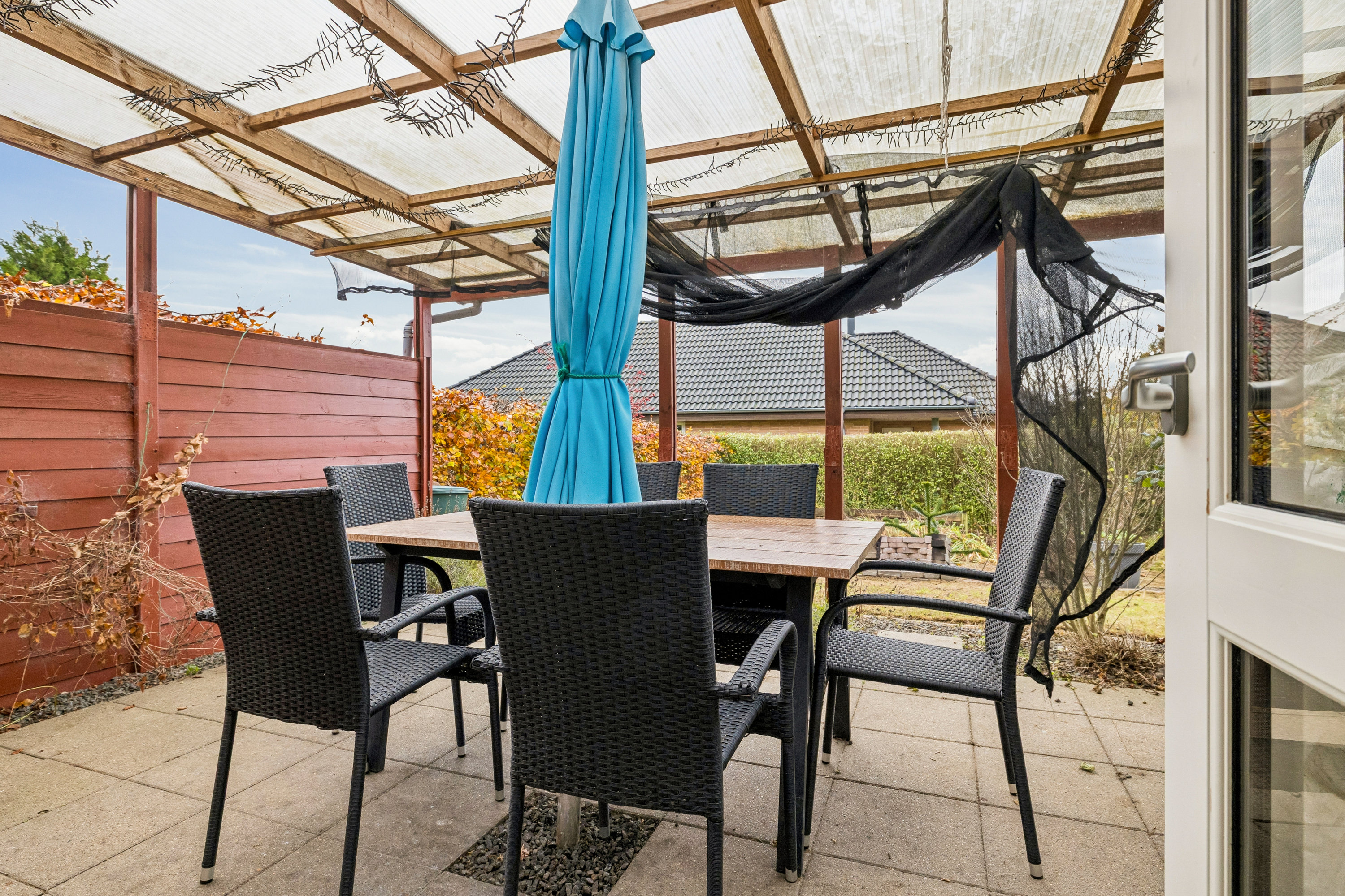 Fremhævet overdækket terrasse billede i fuldskærmstilstand. Billede af Blegsø Banke 39, Voerladegård, 8660 Skanderborg