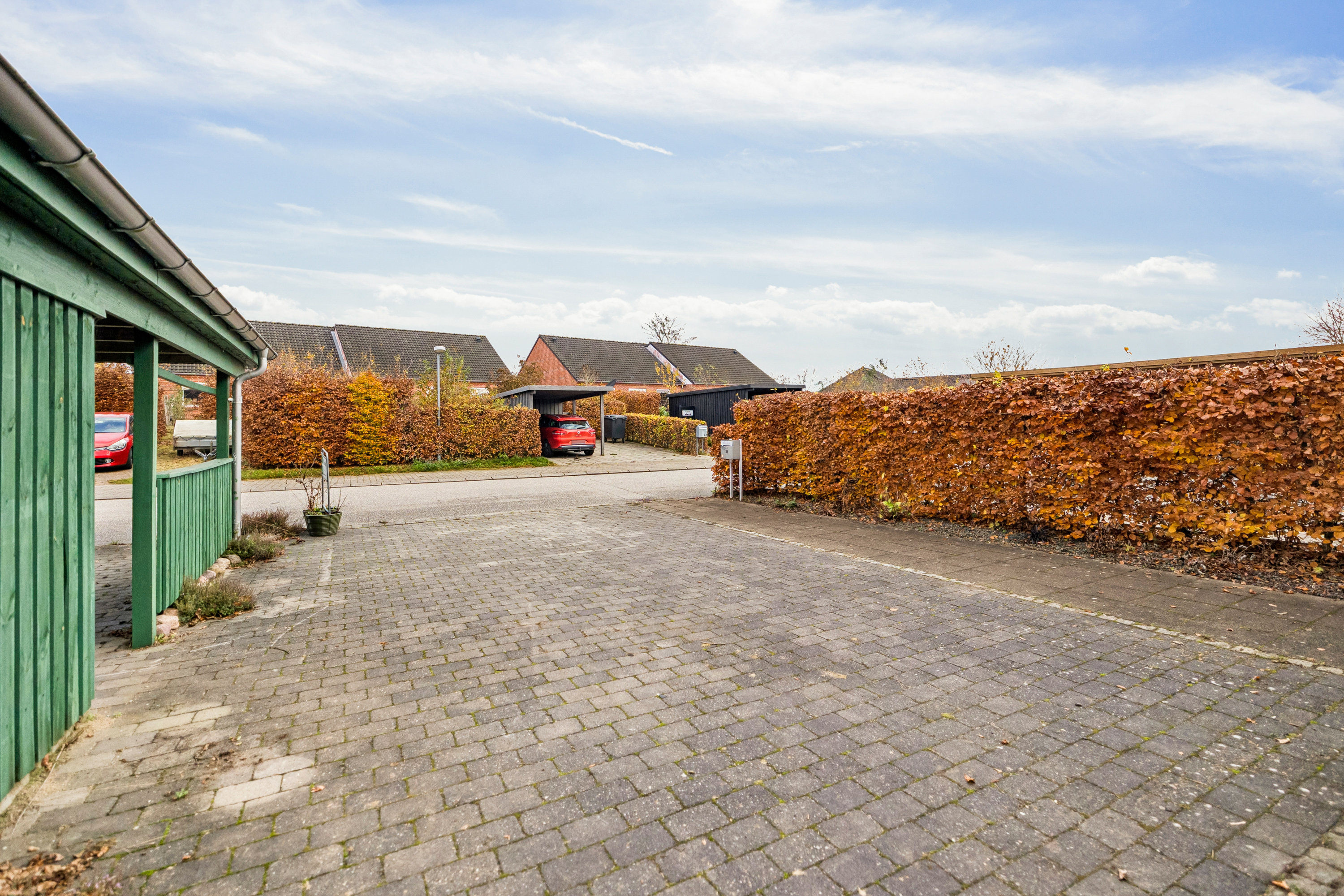 Fremhævet indkørsel billede i fuldskærmstilstand. Billede af Blegsø Banke 39, Voerladegård, 8660 Skanderborg