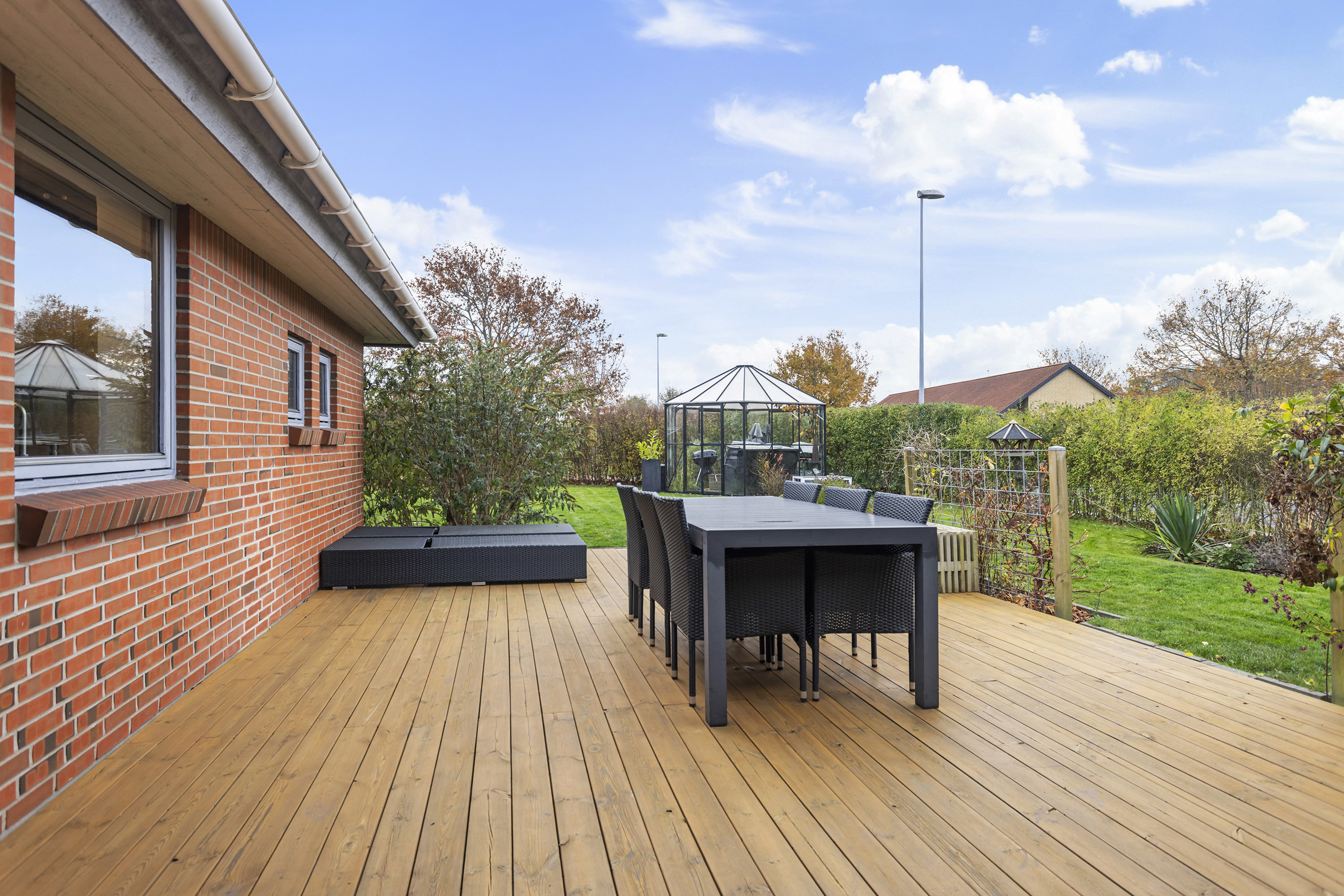 Fremhævet terrasse billede i fuldskærmstilstand. Billede af Heimdalsvej 18, 9900 Frederikshavn