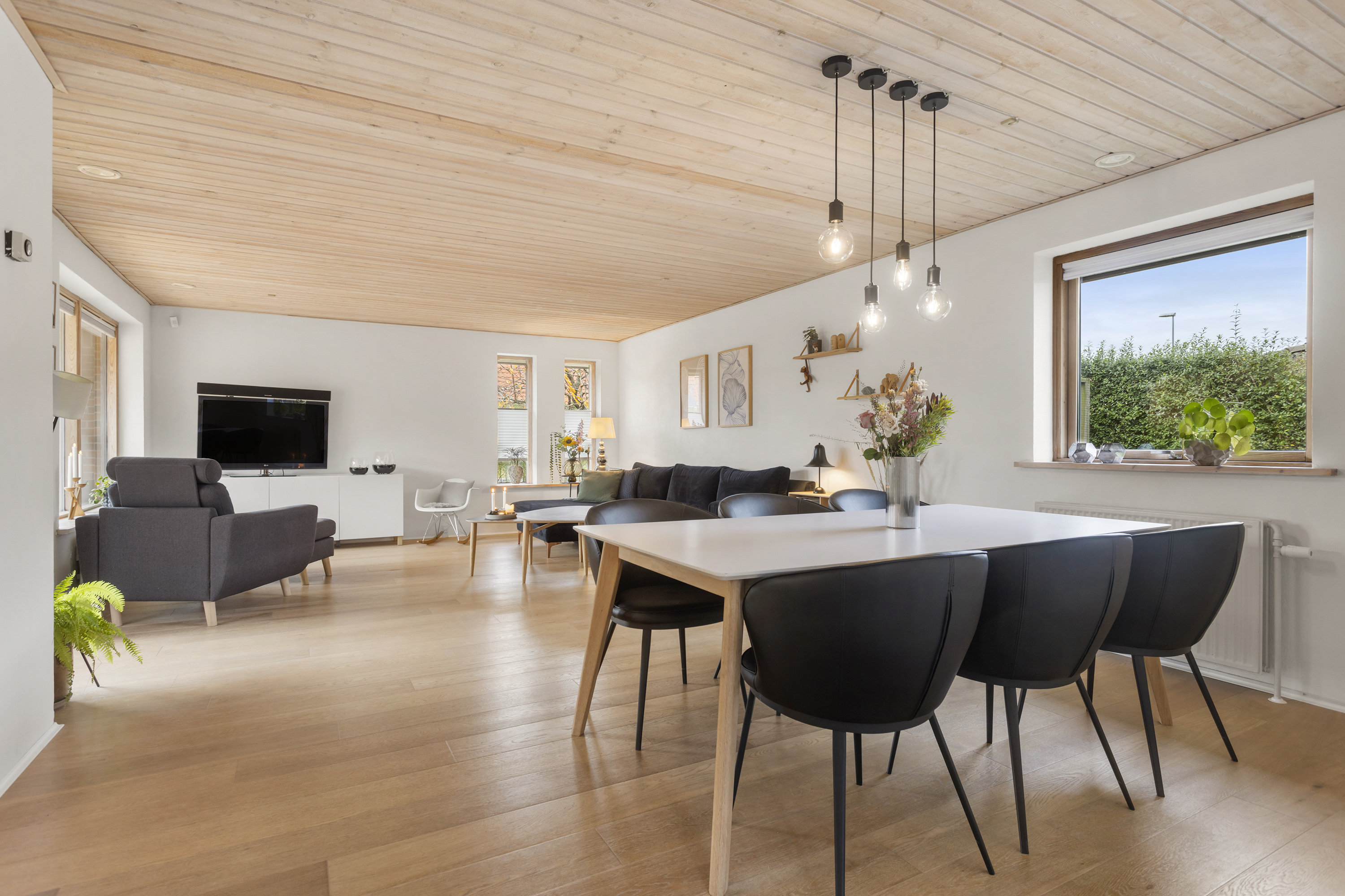 Fremhævet stue billede i fuldskærmstilstand. Billede af Heimdalsvej 18, 9900 Frederikshavn