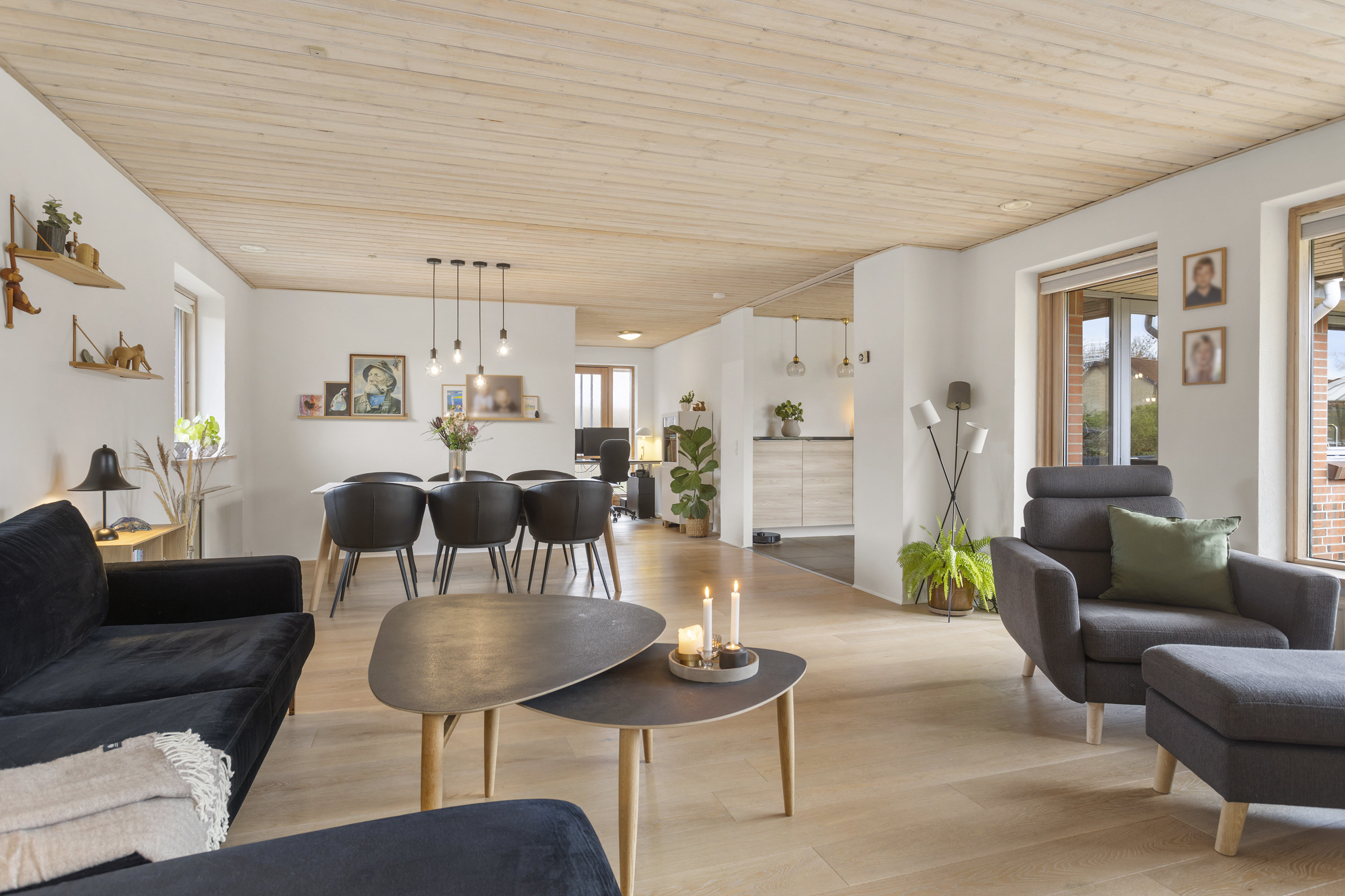 Fremhævet stue billede i fuldskærmstilstand. Billede af Heimdalsvej 18, 9900 Frederikshavn