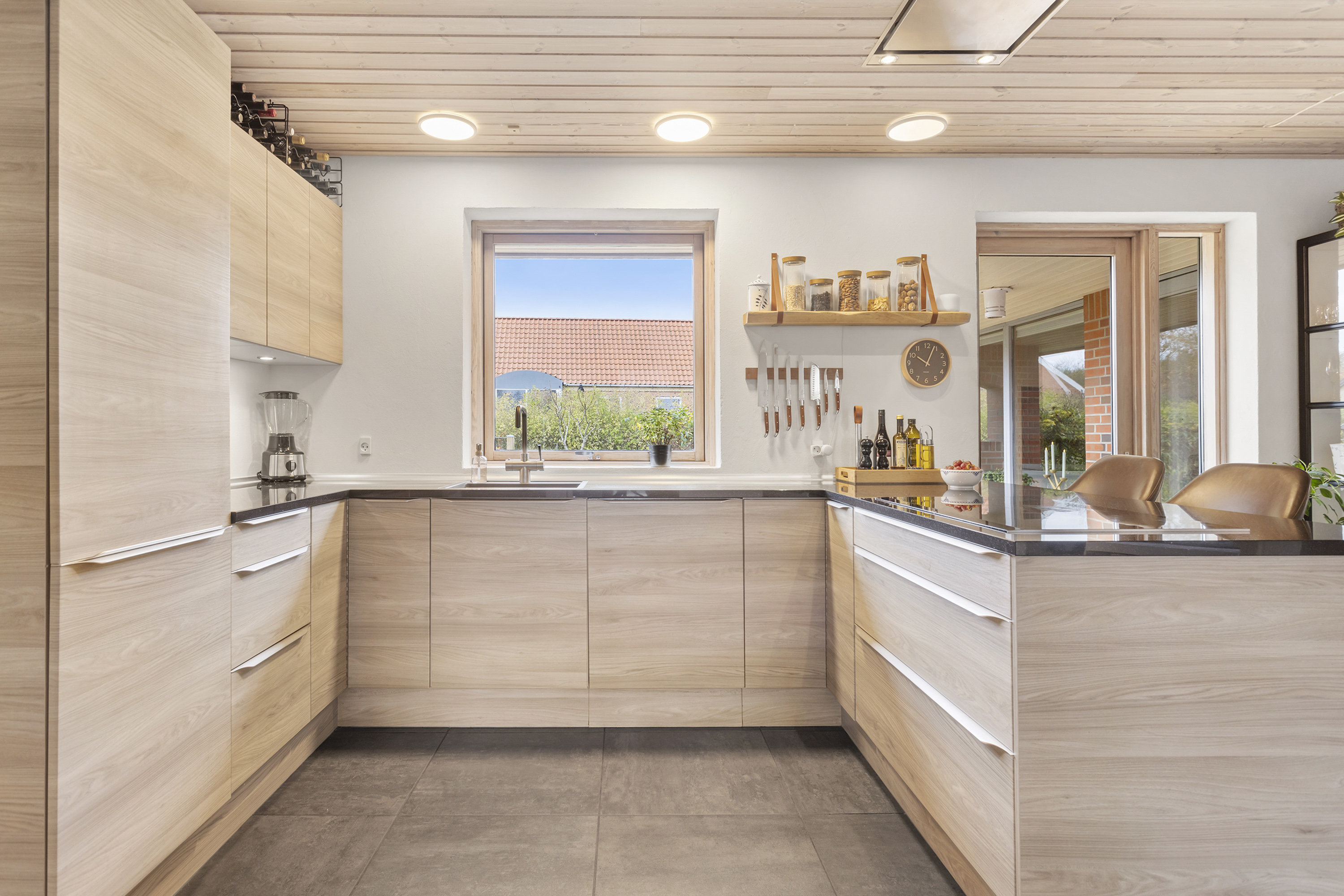 Fremhævet køkken billede i fuldskærmstilstand. Billede af Heimdalsvej 18, 9900 Frederikshavn