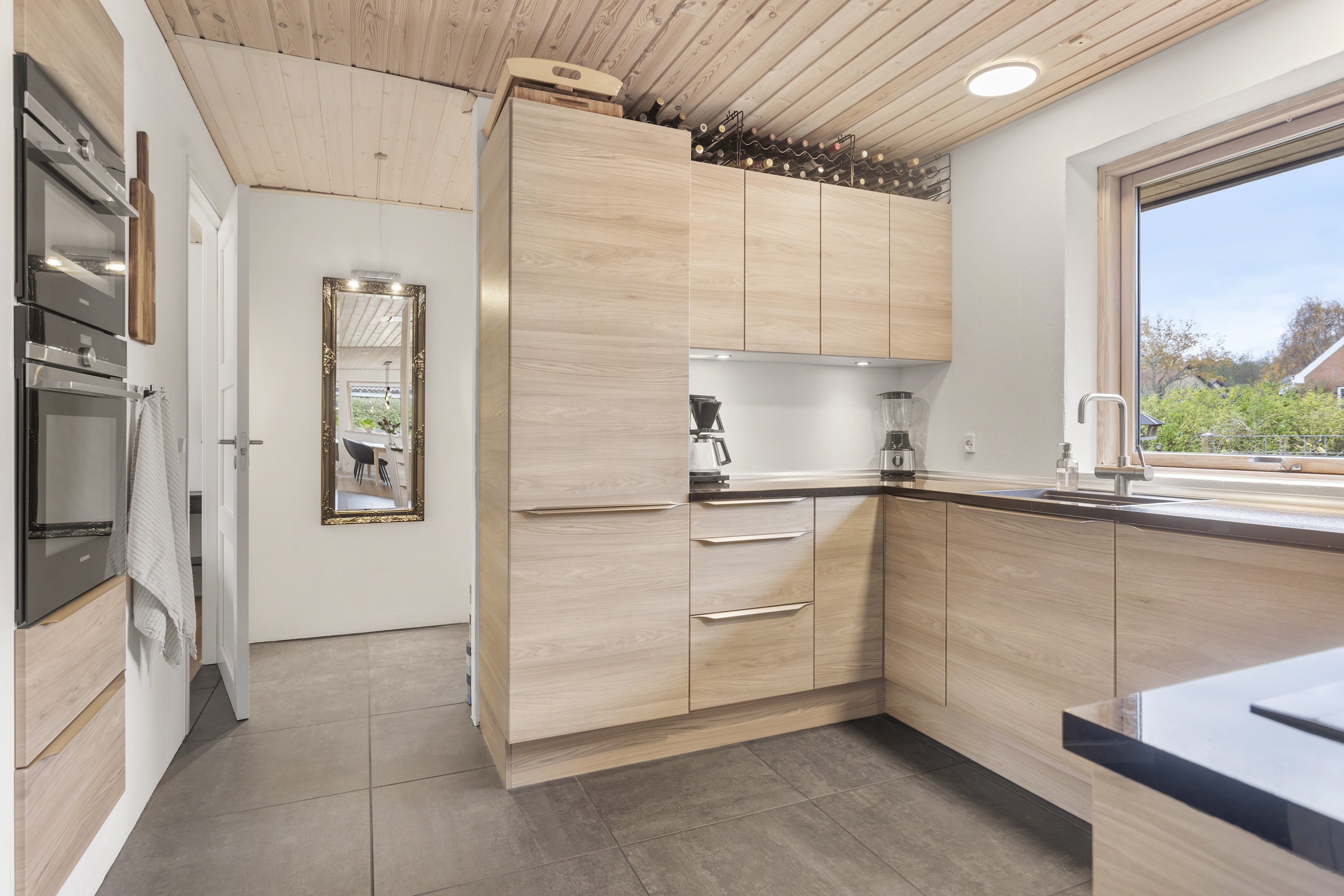 Fremhævet køkken billede i fuldskærmstilstand. Billede af Heimdalsvej 18, 9900 Frederikshavn