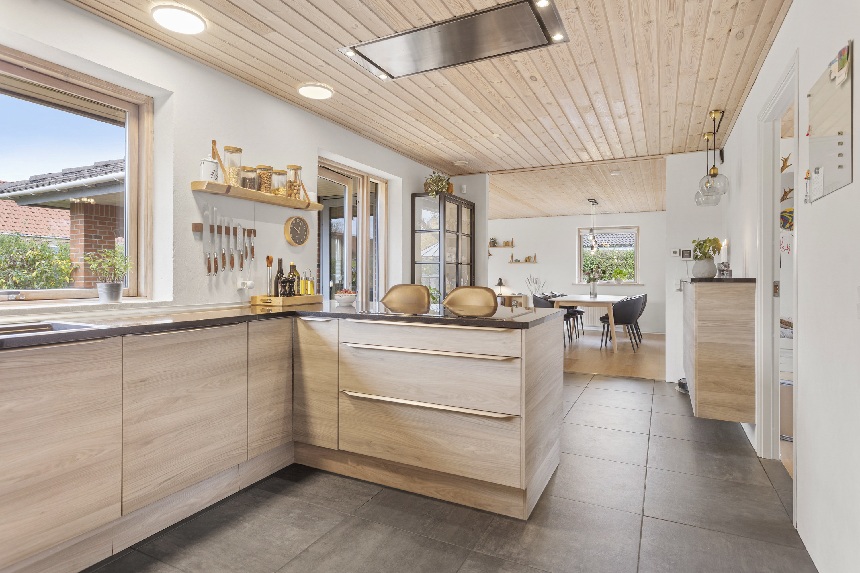 Fremhævet køkken billede i fuldskærmstilstand. Billede af Heimdalsvej 18, 9900 Frederikshavn