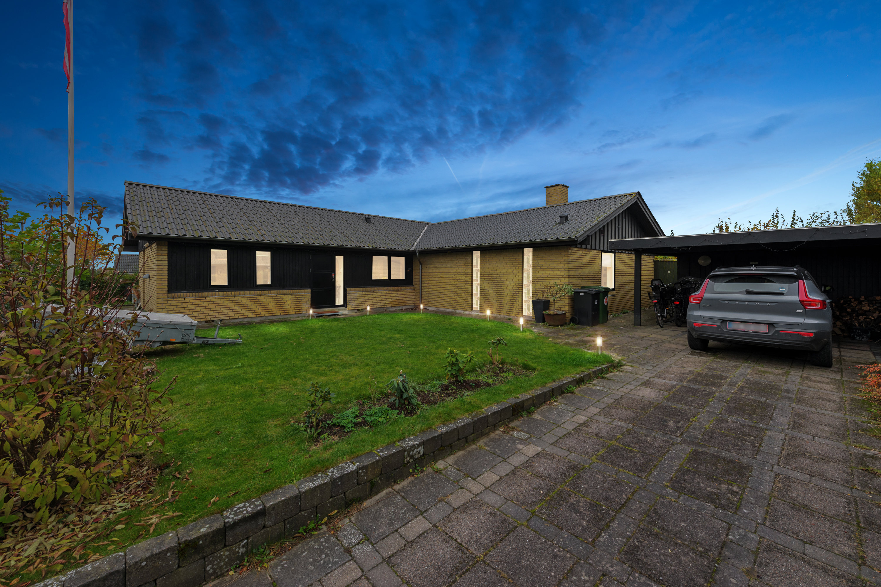 Fremhævet ejendommen billede i fuldskærmstilstand. Billede af Margrethe Alle 17, 2690 Karlslunde