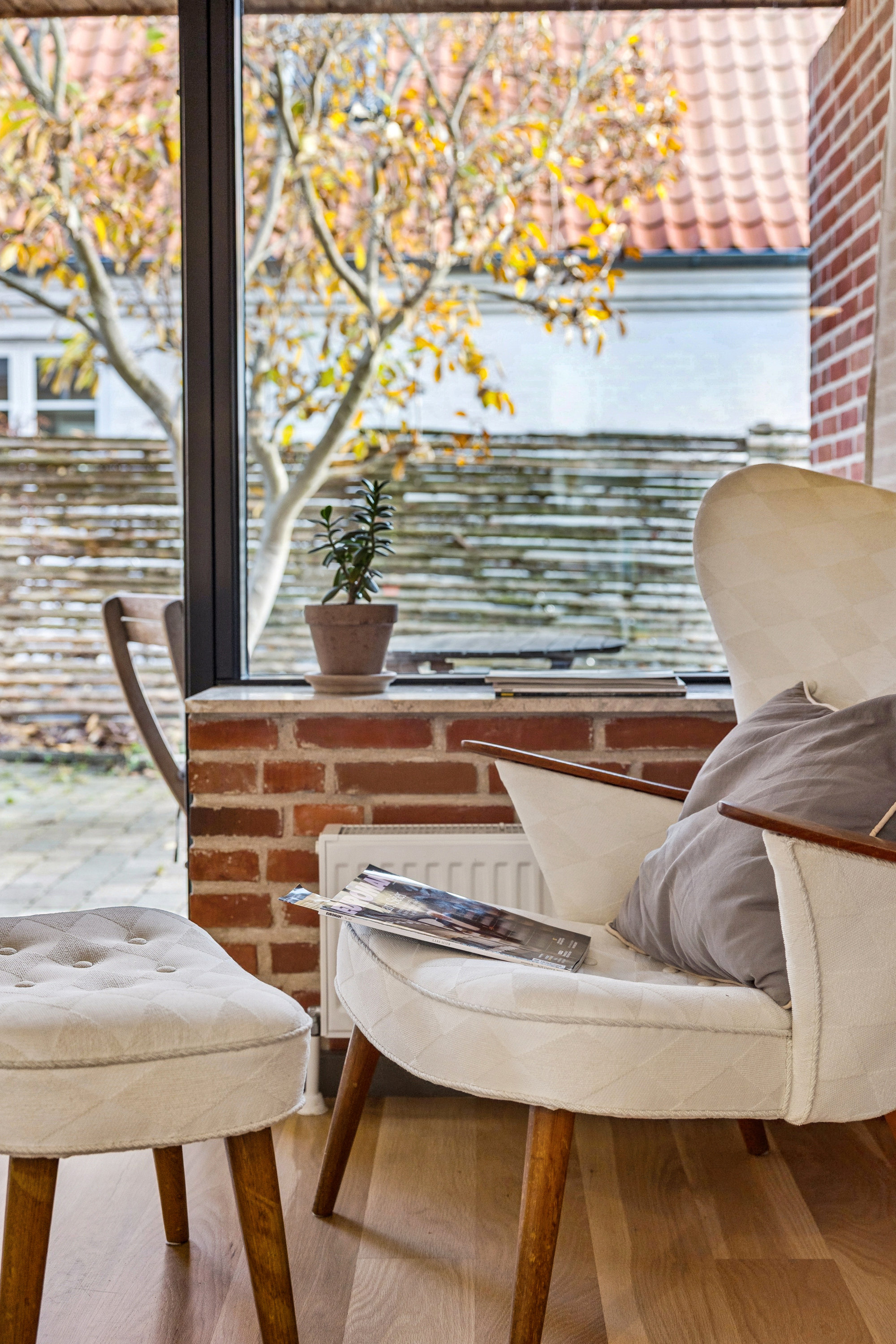 Fremhævet stue billede i fuldskærmstilstand. Billede af Iriskvej 12, 2670 Greve