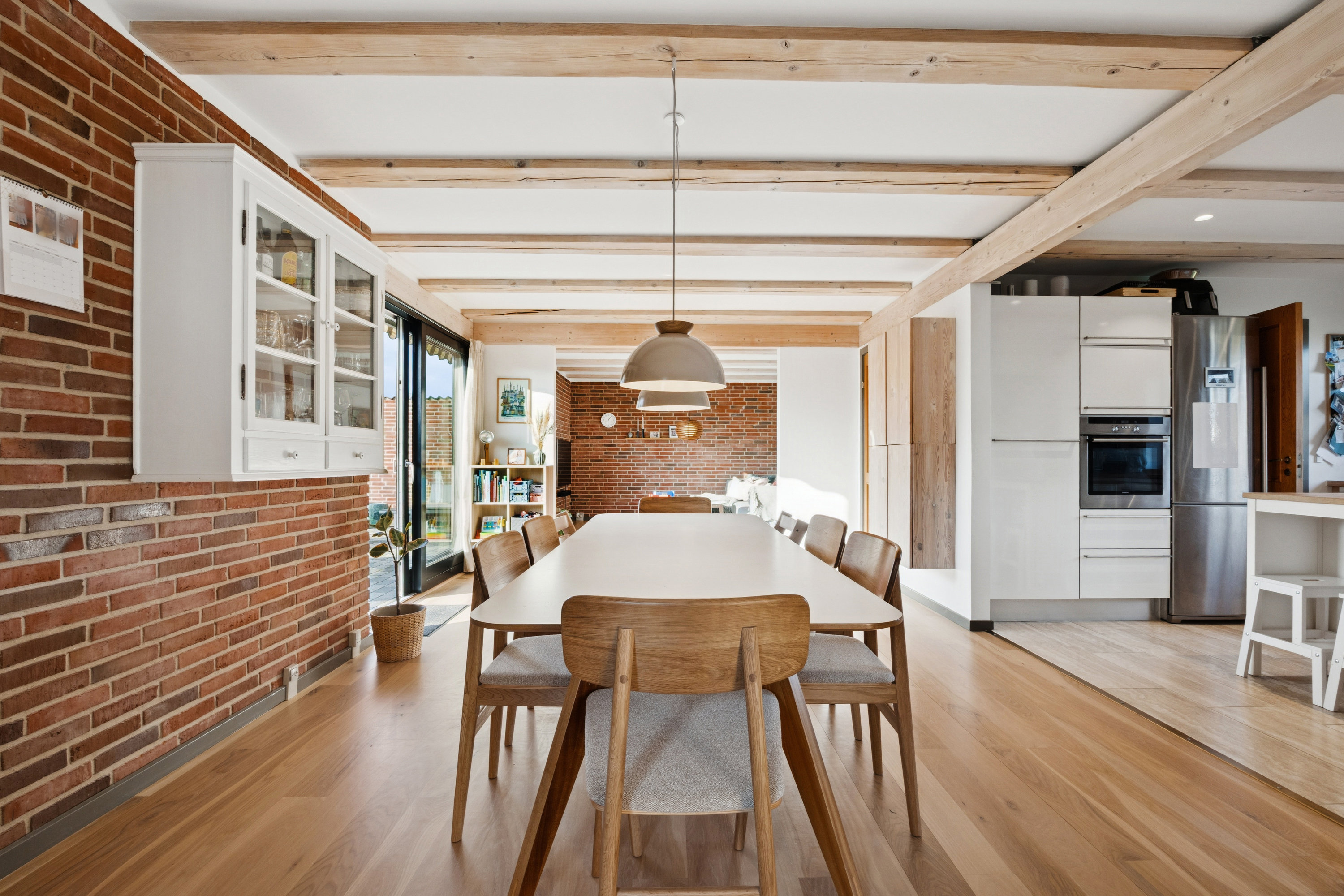 Fremhævet stue billede i fuldskærmstilstand. Billede af Iriskvej 12, 2670 Greve