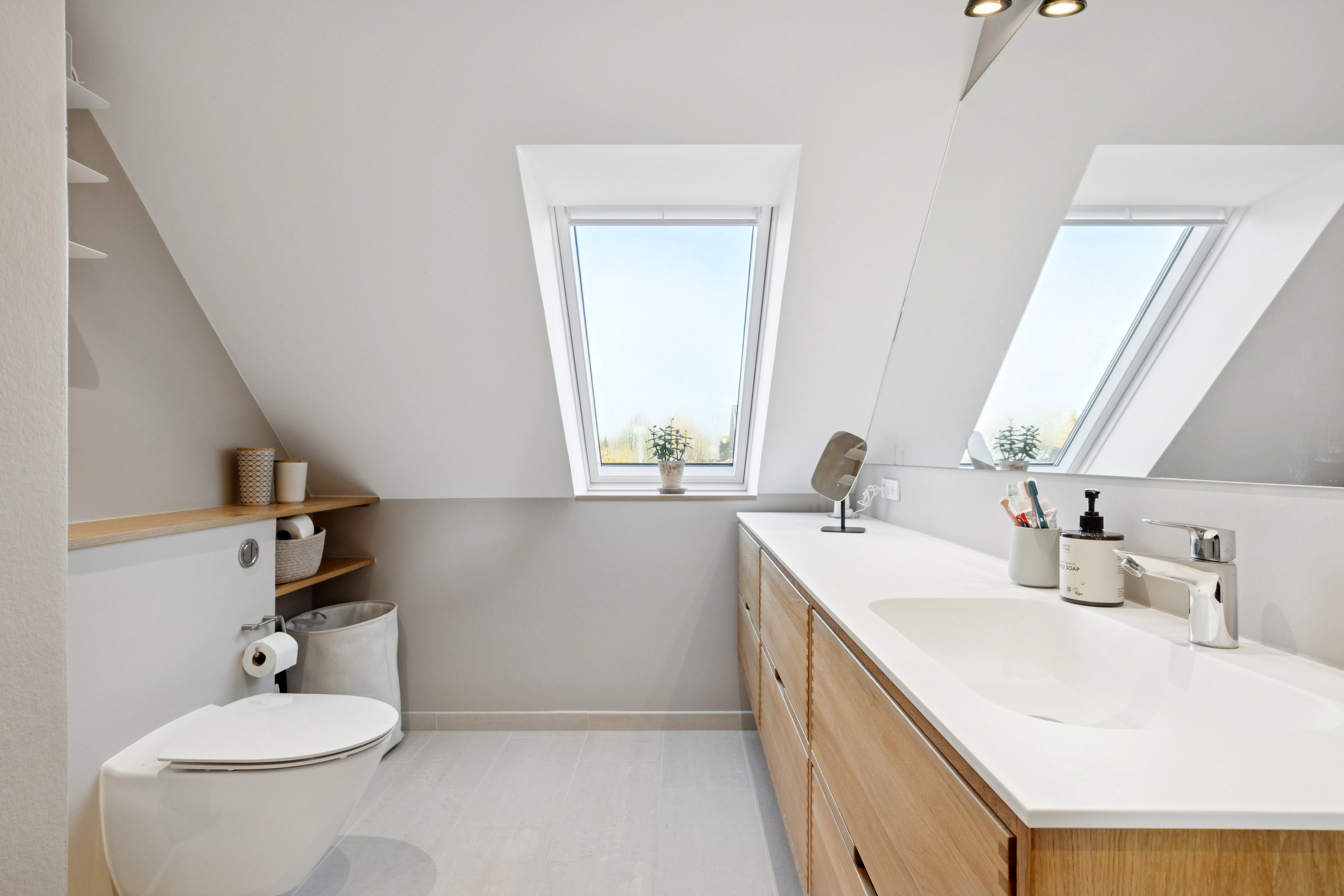 Fremhævet badeværelse billede i fuldskærmstilstand. Billede af Iriskvej 12, 2670 Greve