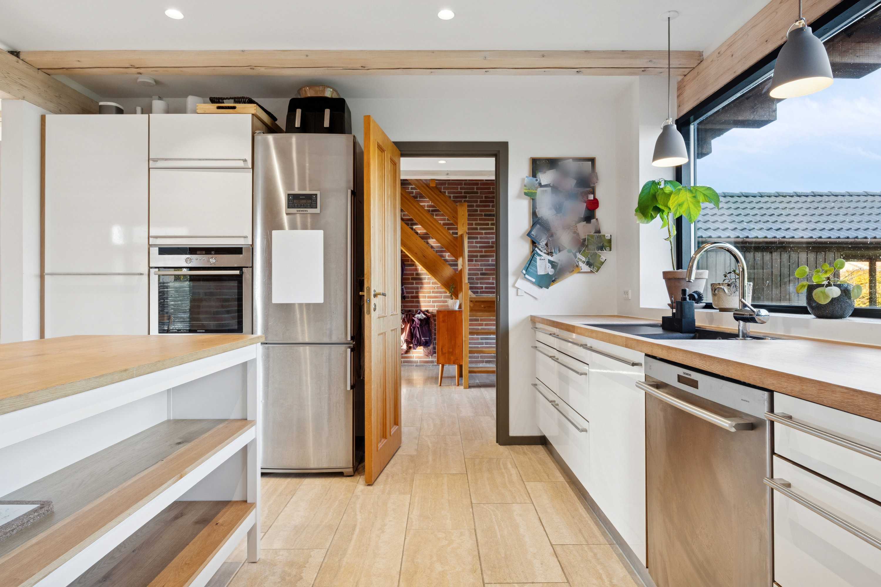 Fremhævet køkken billede i fuldskærmstilstand. Billede af Iriskvej 12, 2670 Greve