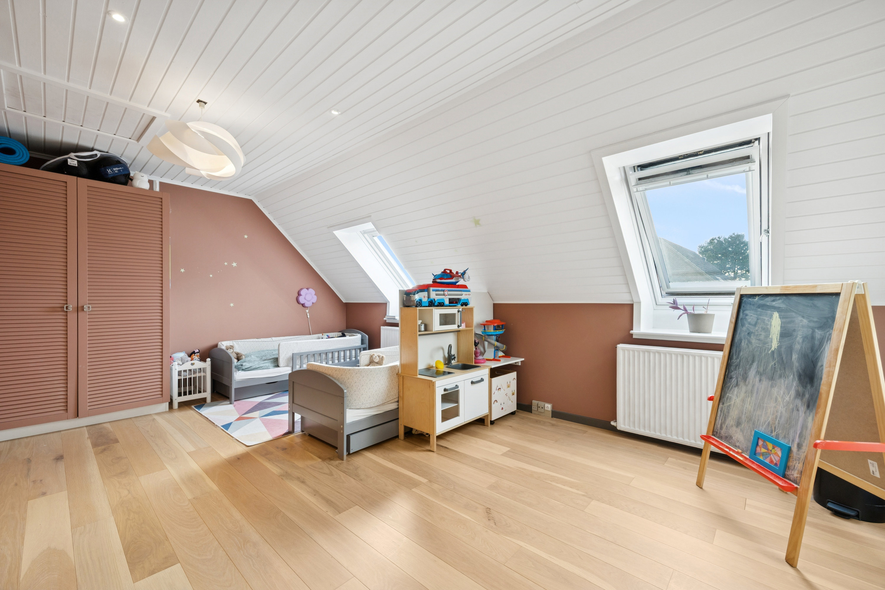 Fremhævet værelse billede i fuldskærmstilstand. Billede af Iriskvej 12, 2670 Greve