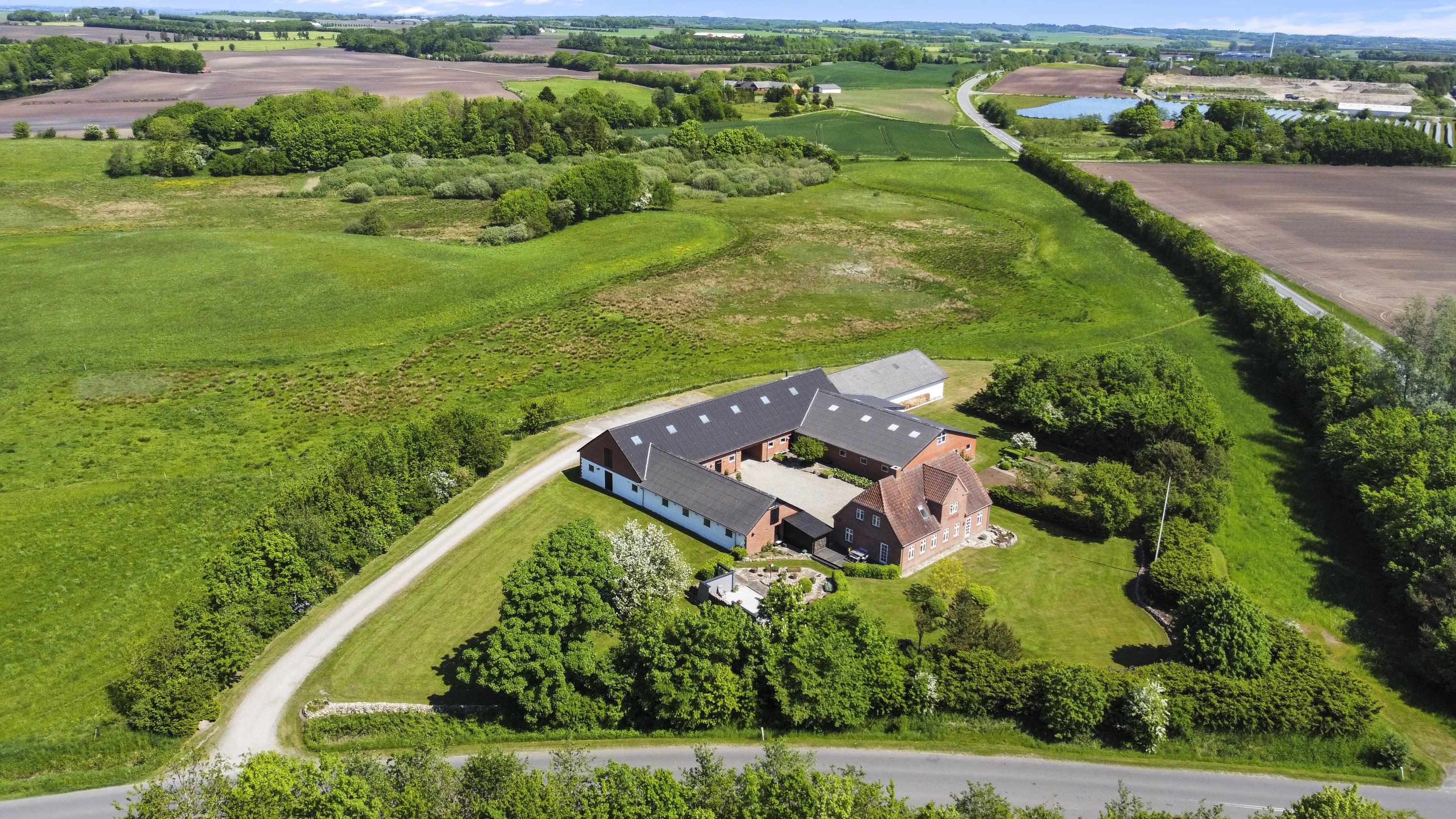 Fremhævet luftfoto billede i fuldskærmstilstand. Billede af Sognevejen 32, 9620 Aalestrup