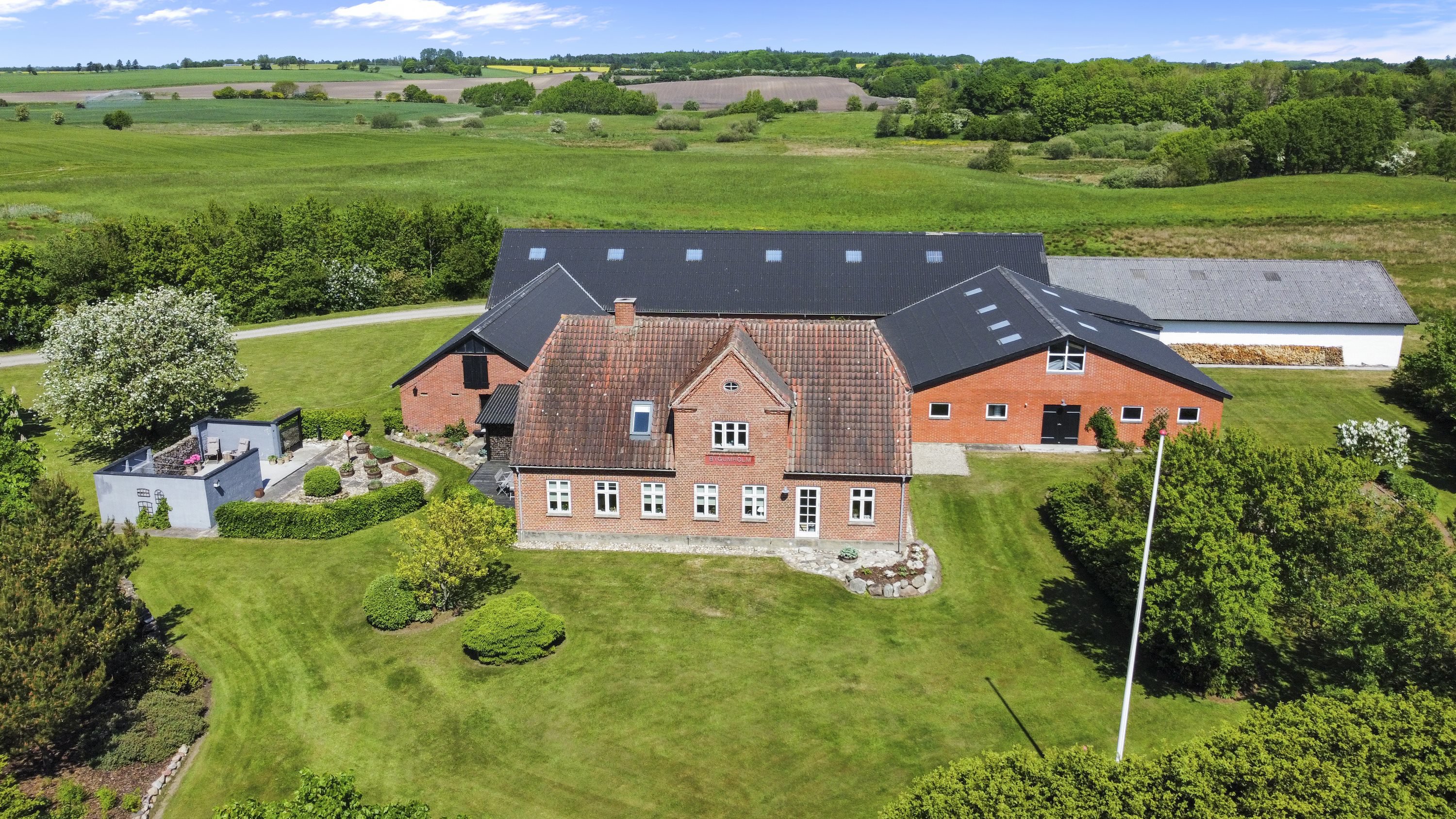 Fremhævet luftfoto billede i fuldskærmstilstand. Billede af Sognevejen 32, 9620 Aalestrup