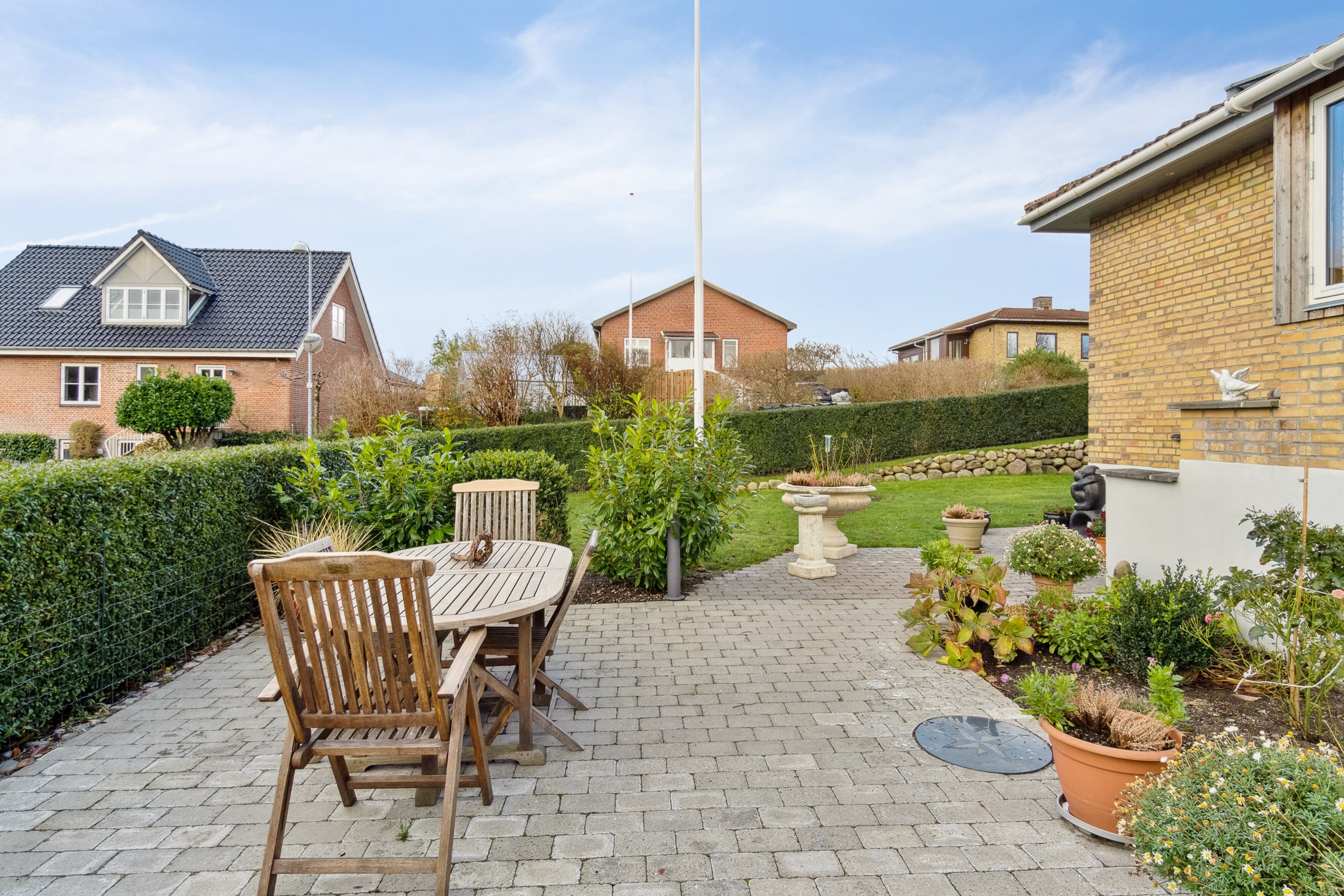 Fremhævet terrasse billede i fuldskærmstilstand. Billede af Skovvej 2B, Karlsgave, 3300 Frederiksværk