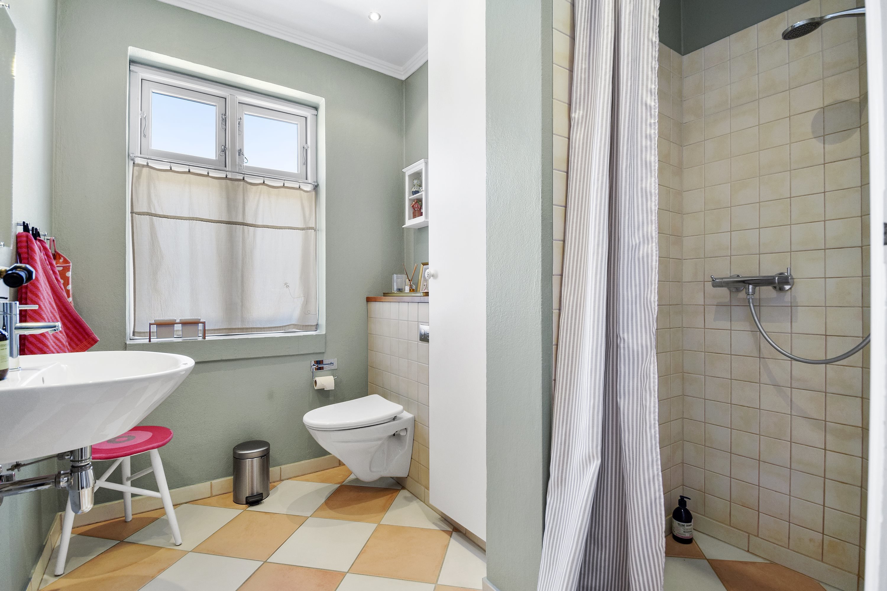 Fremhævet badeværelse billede i fuldskærmstilstand. Billede af Sognevejen 32, 9620 Aalestrup