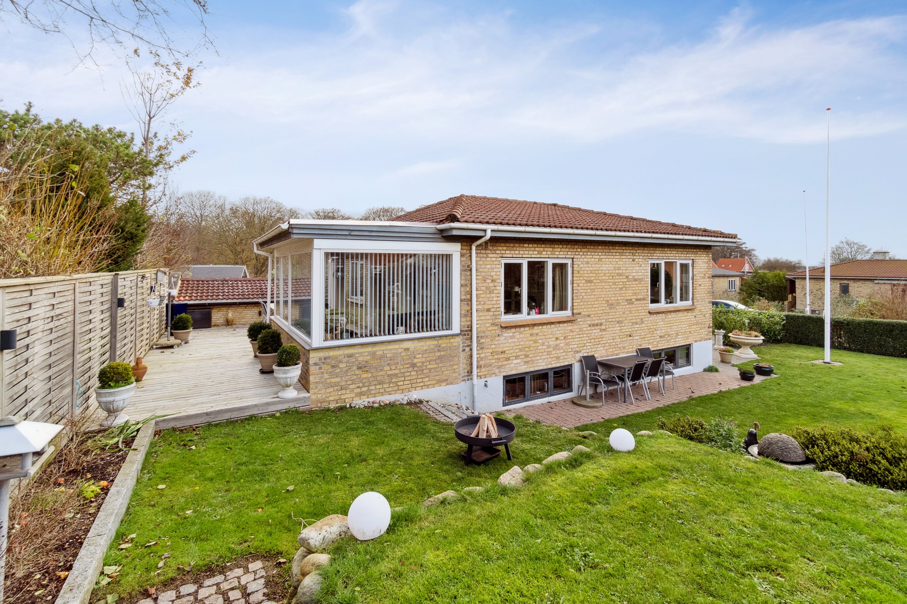 Fremhævet set fra haven billede i fuldskærmstilstand. Billede af Skovvej 2B, Karlsgave, 3300 Frederiksværk