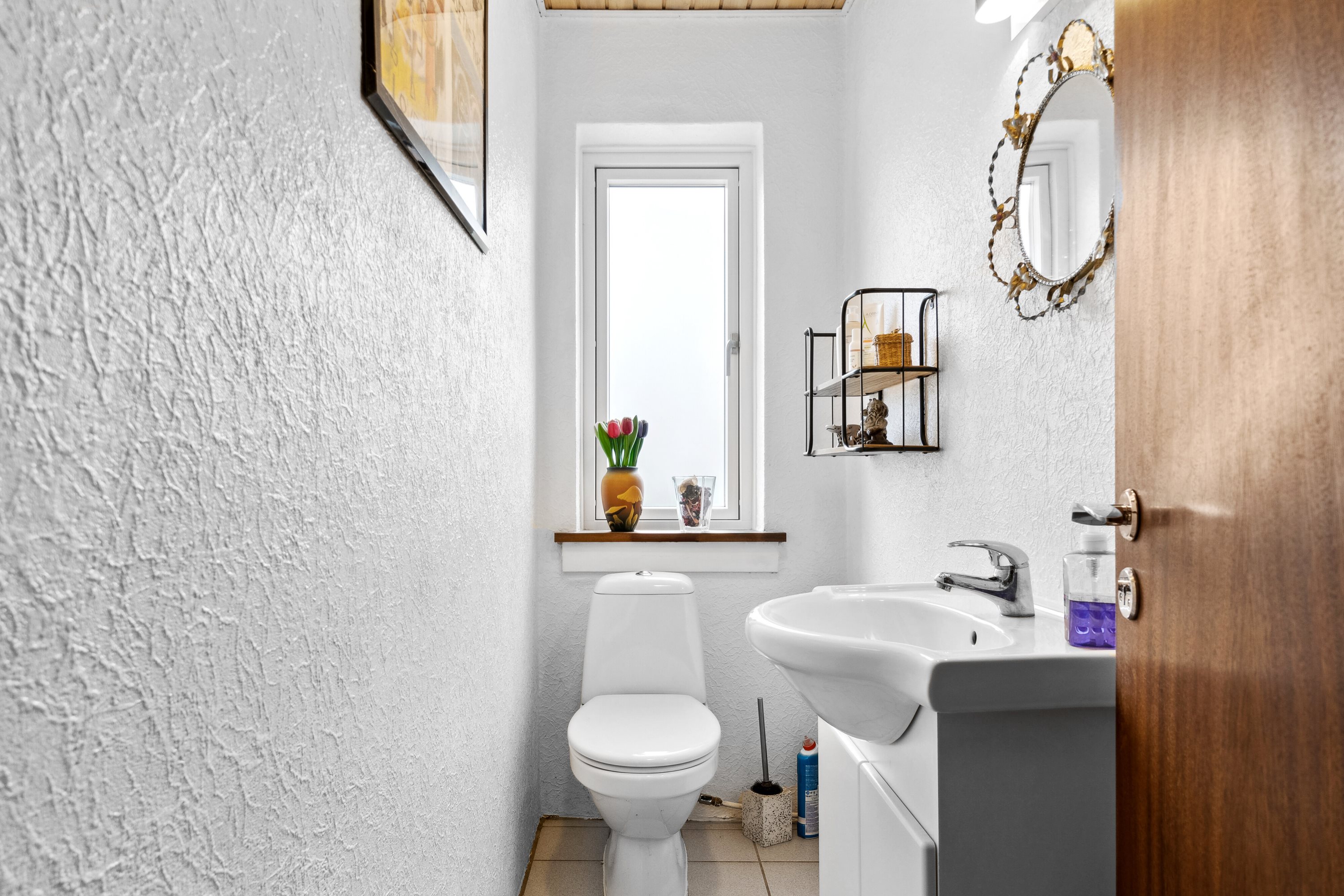 Fremhævet toilet billede i fuldskærmstilstand. Billede af Skovvej 2B, Karlsgave, 3300 Frederiksværk