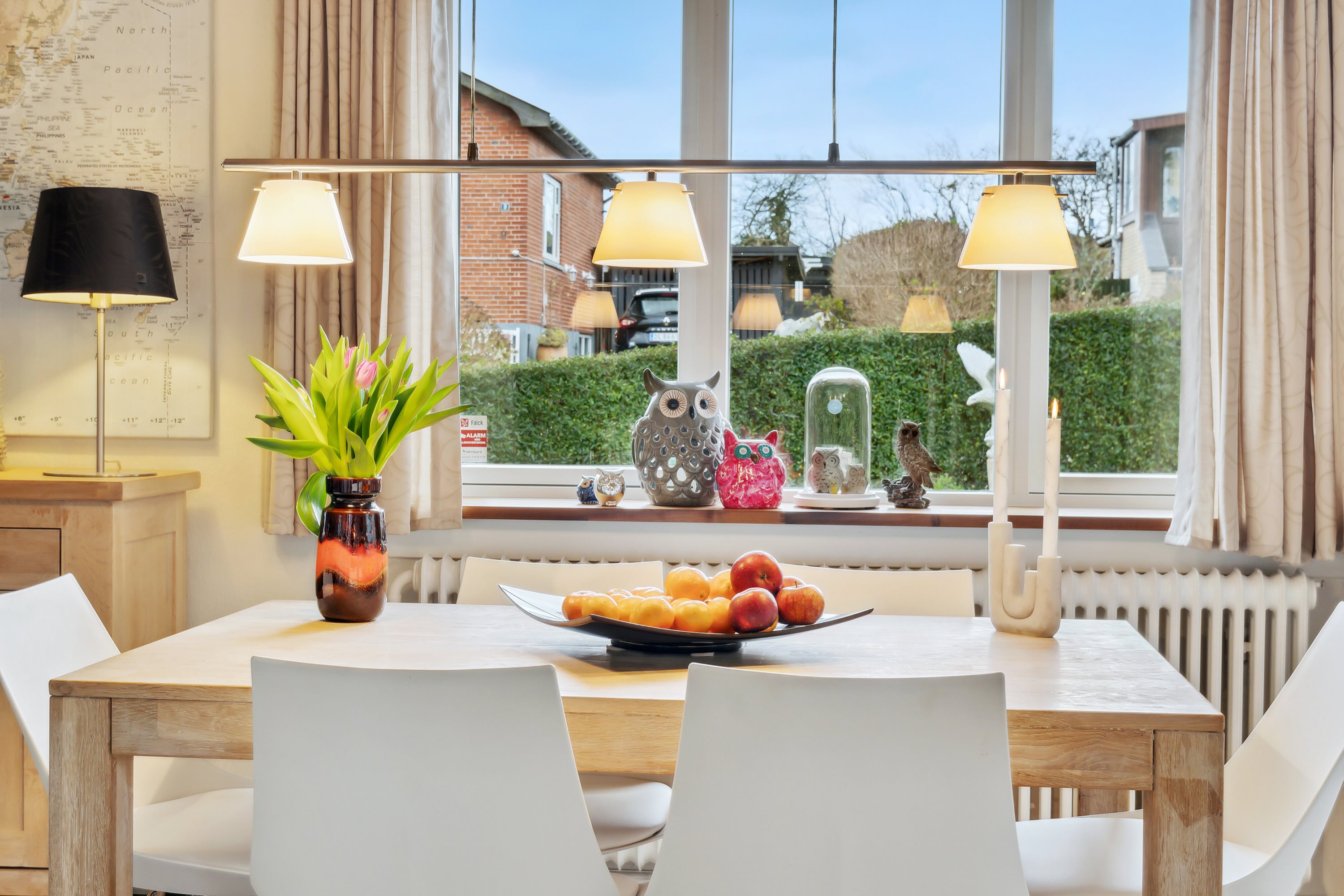 Fremhævet stue billede i fuldskærmstilstand. Billede af Skovvej 2B, Karlsgave, 3300 Frederiksværk