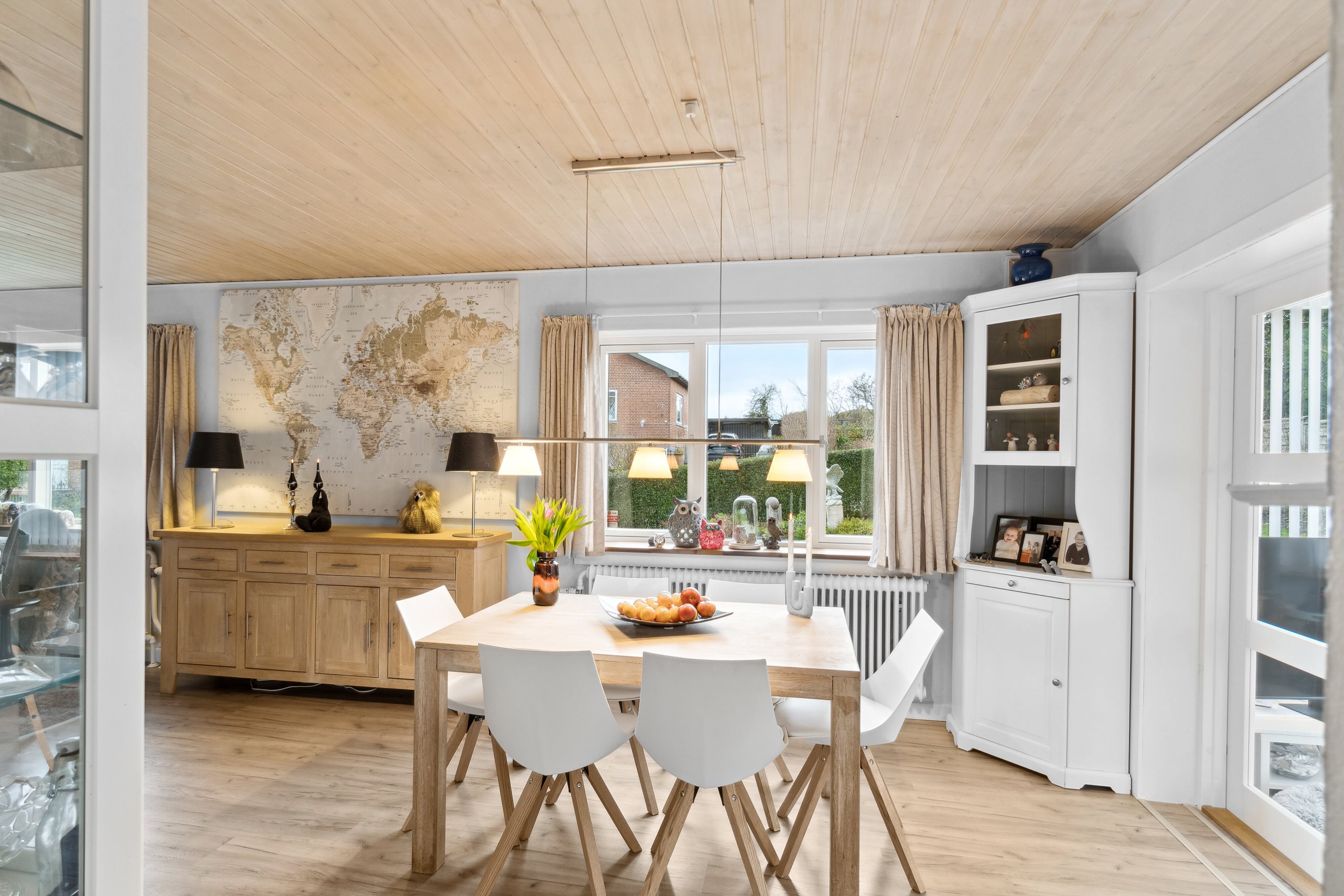 Fremhævet stue billede i fuldskærmstilstand. Billede af Skovvej 2B, Karlsgave, 3300 Frederiksværk