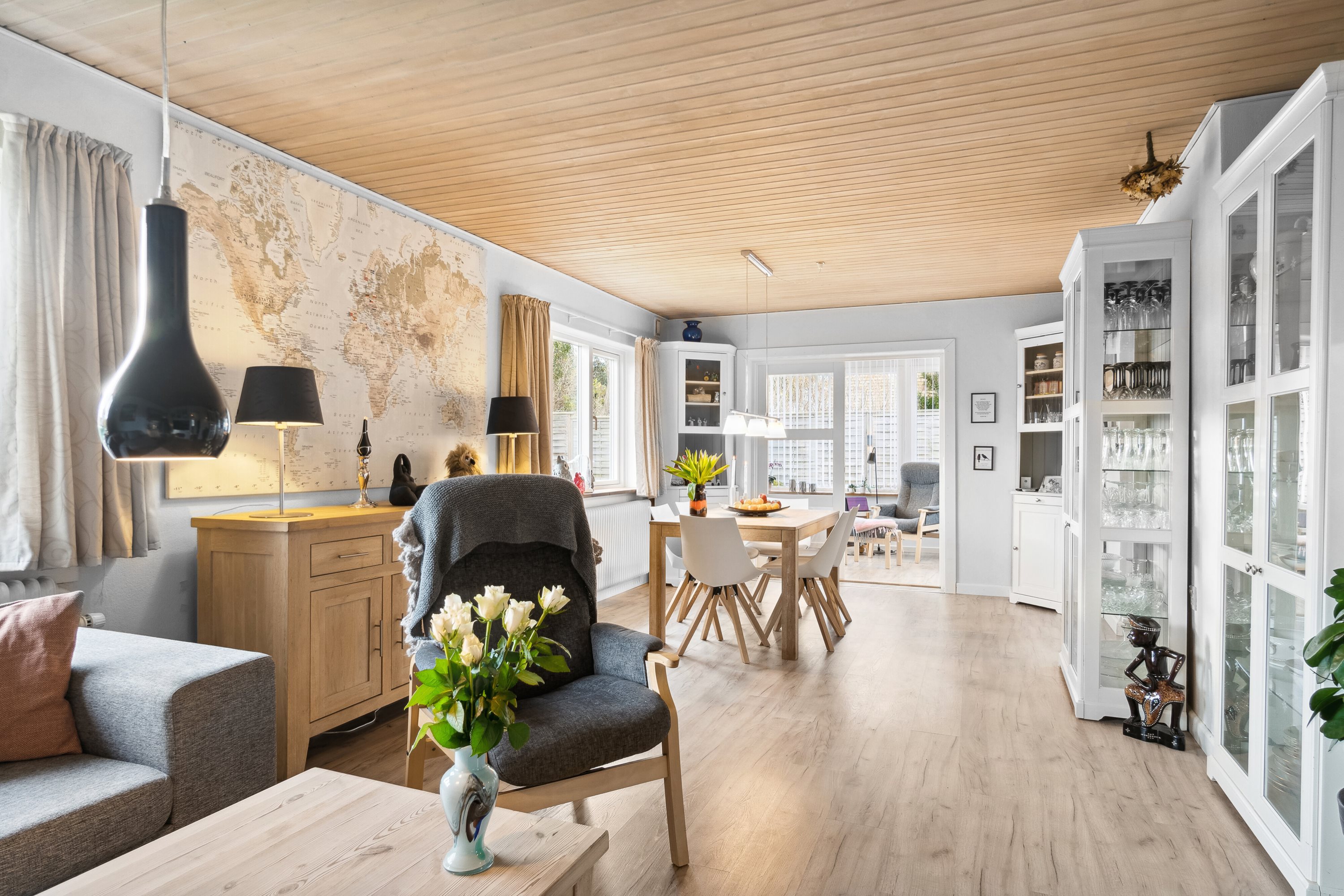 Fremhævet stue billede i fuldskærmstilstand. Billede af Skovvej 2B, Karlsgave, 3300 Frederiksværk