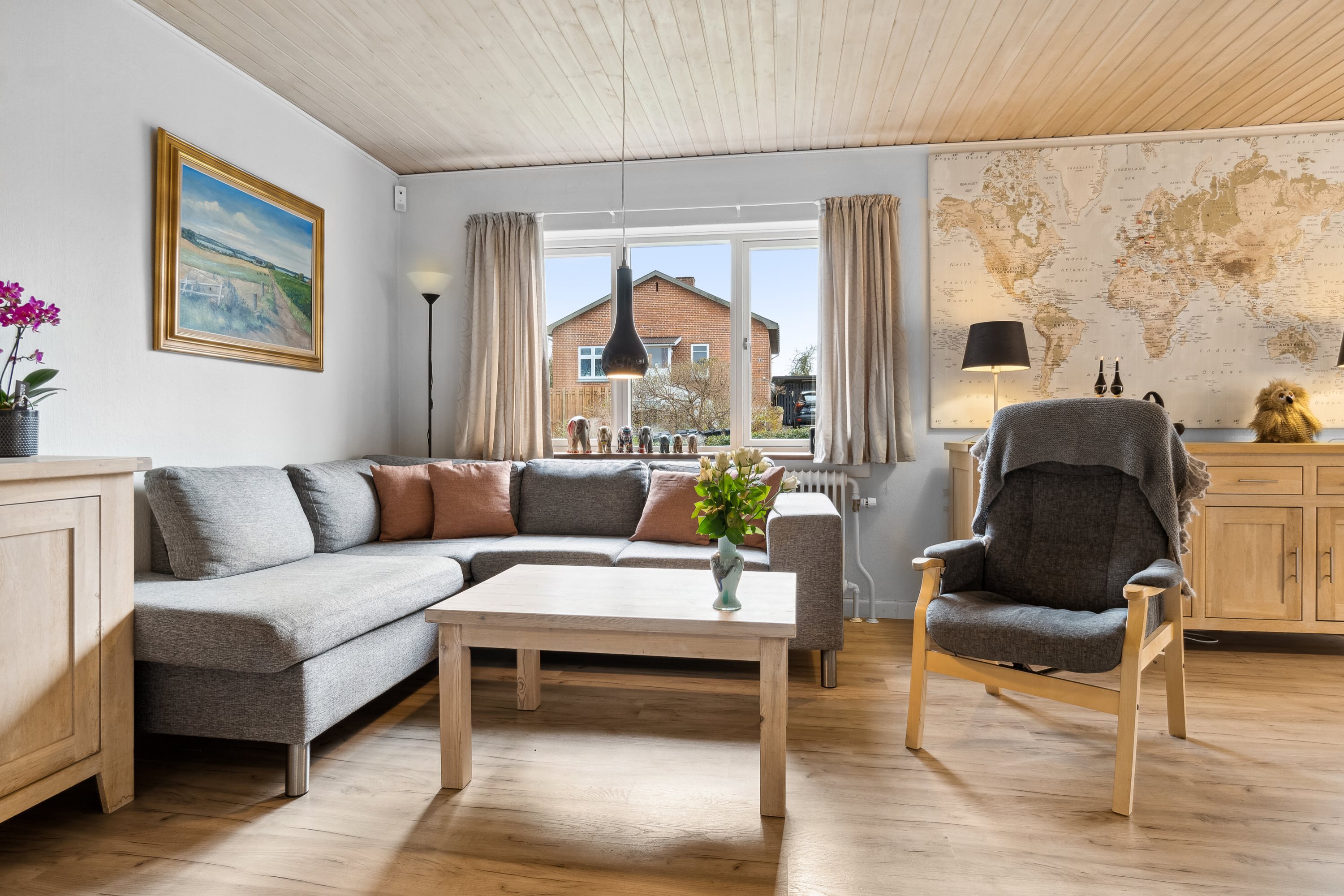 Fremhævet stue billede i fuldskærmstilstand. Billede af Skovvej 2B, Karlsgave, 3300 Frederiksværk