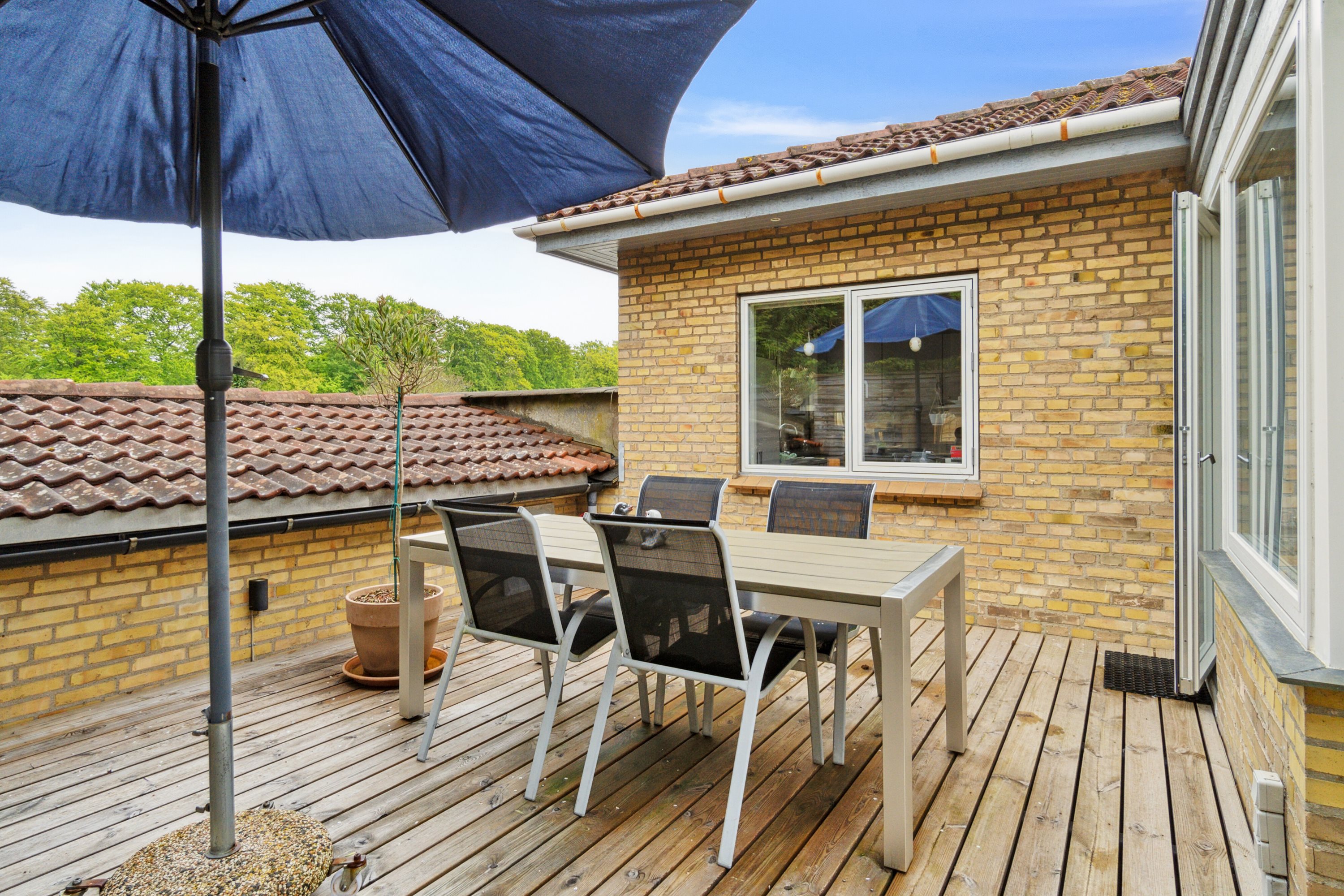 Fremhævet terrasse billede i fuldskærmstilstand. Billede af Skovvej 2B, Karlsgave, 3300 Frederiksværk