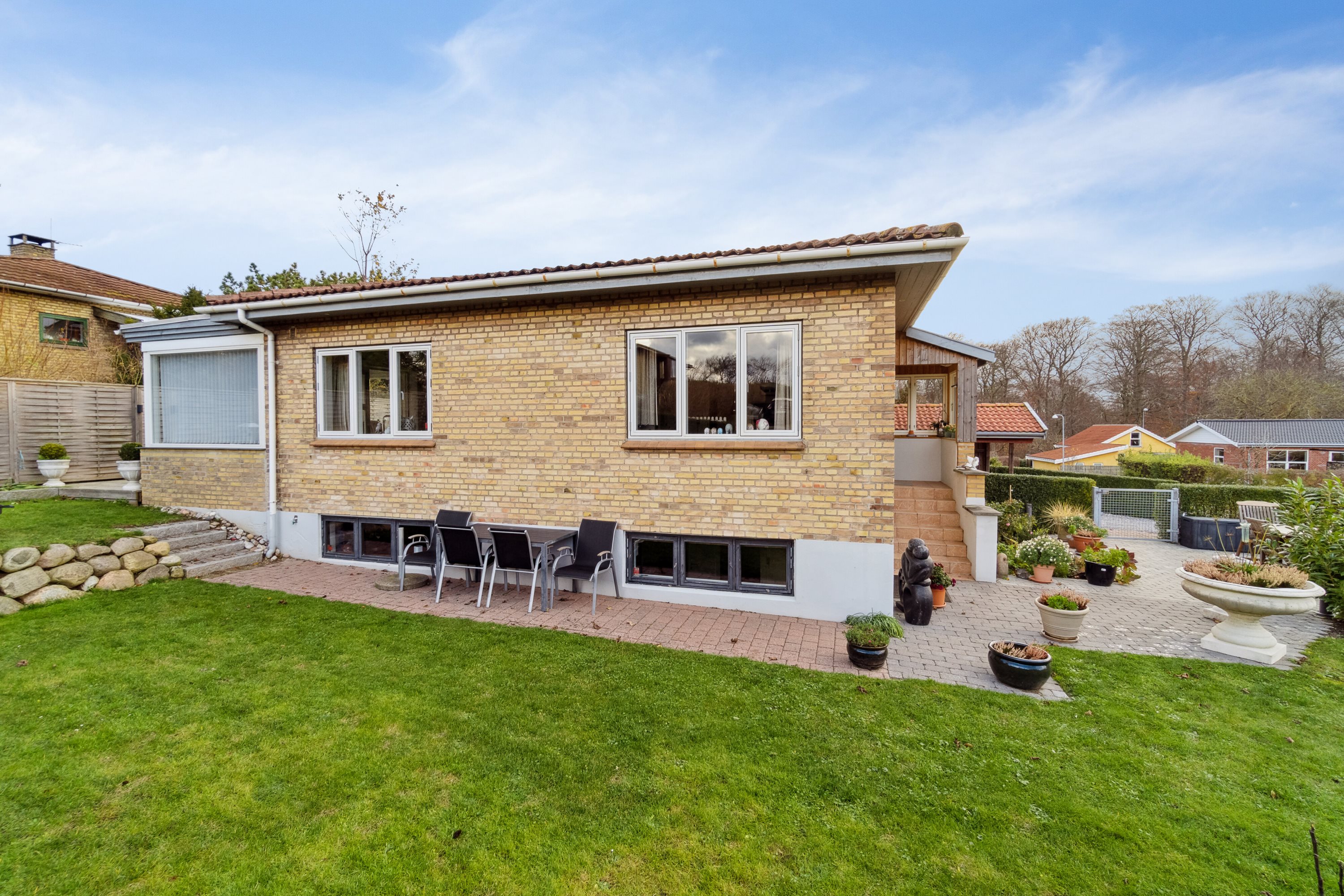 Fremhævet set fra haven billede i fuldskærmstilstand. Billede af Skovvej 2B, Karlsgave, 3300 Frederiksværk