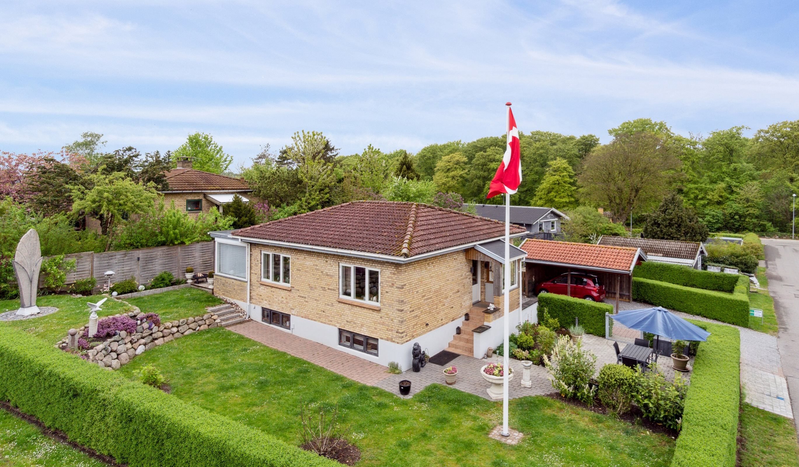 Fremhævet set fra vejen billede i fuldskærmstilstand. Billede af Skovvej 2B, Karlsgave, 3300 Frederiksværk