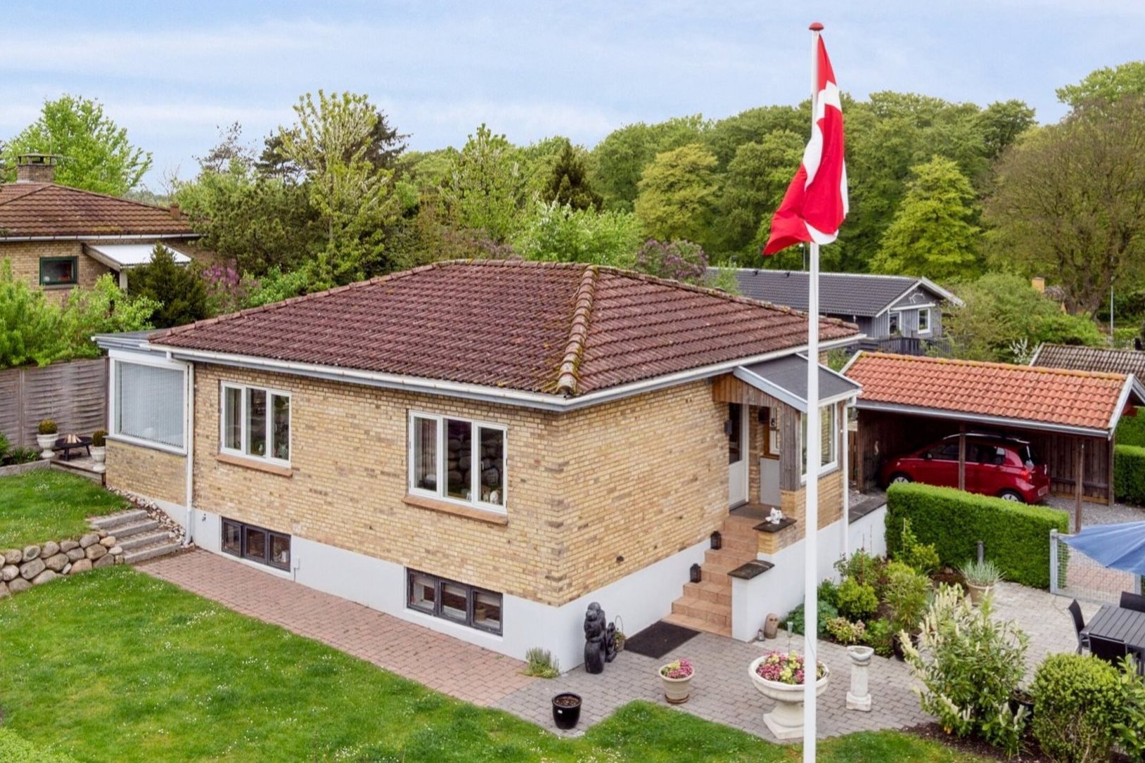 Fremhævet set fra haven billede i fuldskærmstilstand. Billede af Skovvej 2B, Karlsgave, 3300 Frederiksværk