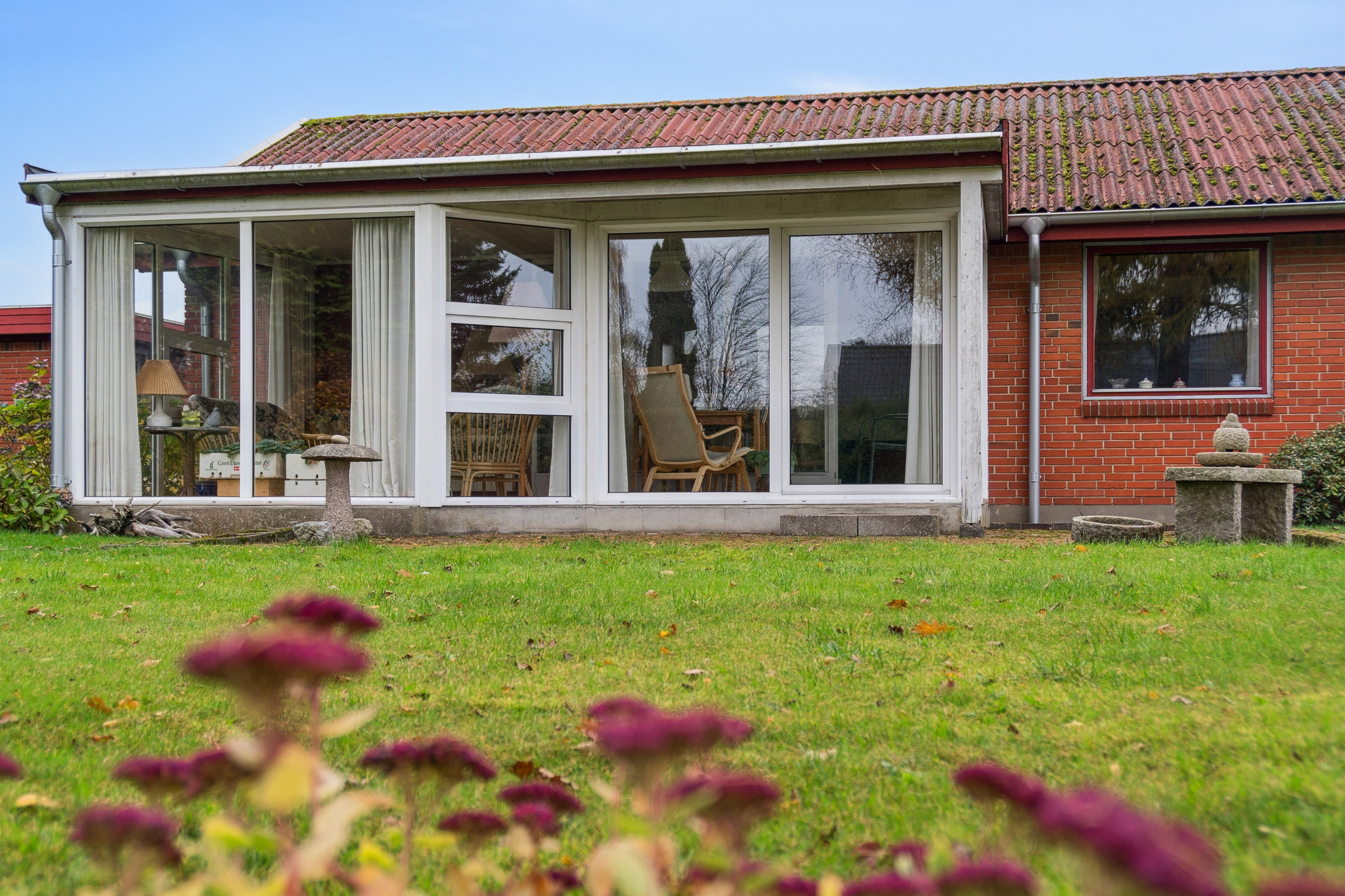 Fremhævet udendørs billede i fuldskærmstilstand. Billede af Sølvgranen 5, 8620 Kjellerup