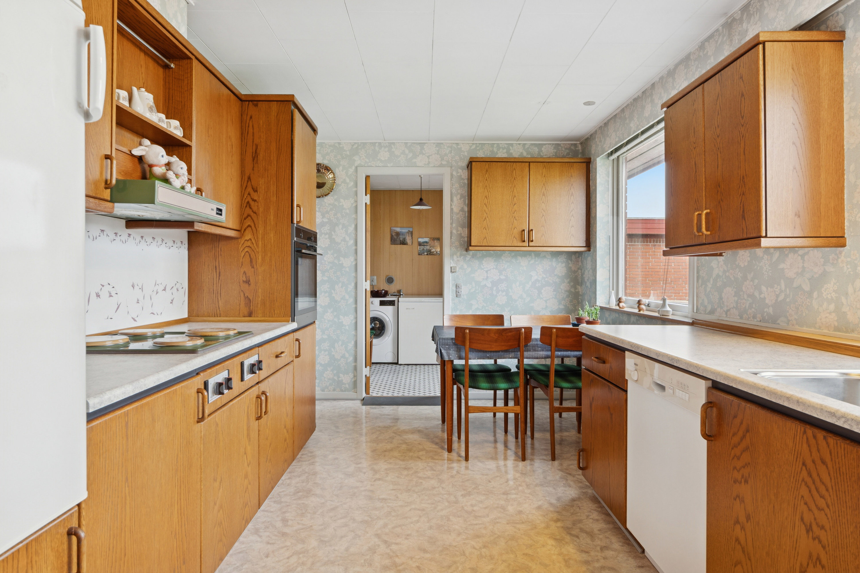 Fremhævet køkken billede i fuldskærmstilstand. Billede af Sølvgranen 5, 8620 Kjellerup