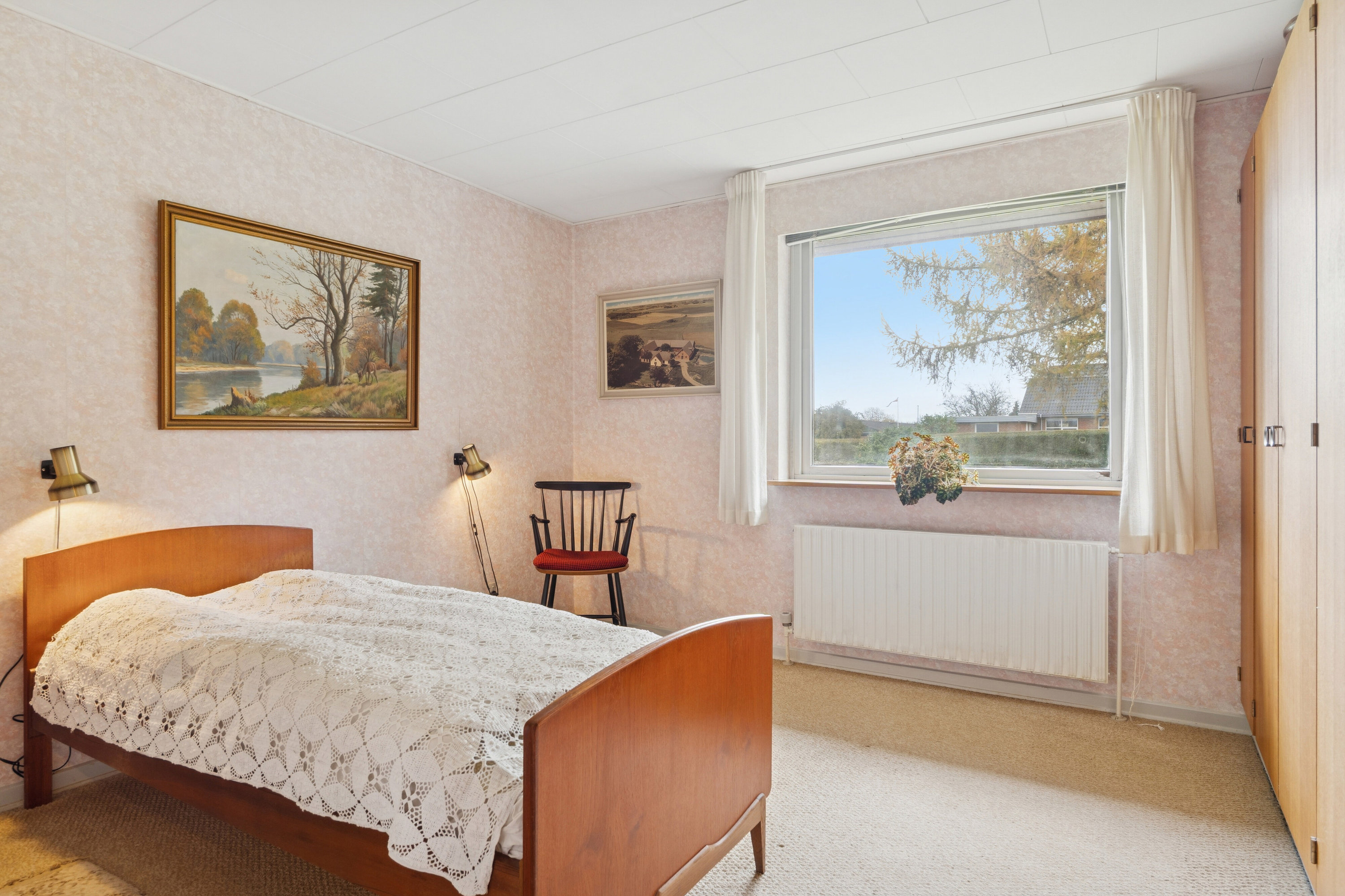 Fremhævet soveværelse billede i fuldskærmstilstand. Billede af Sølvgranen 5, 8620 Kjellerup